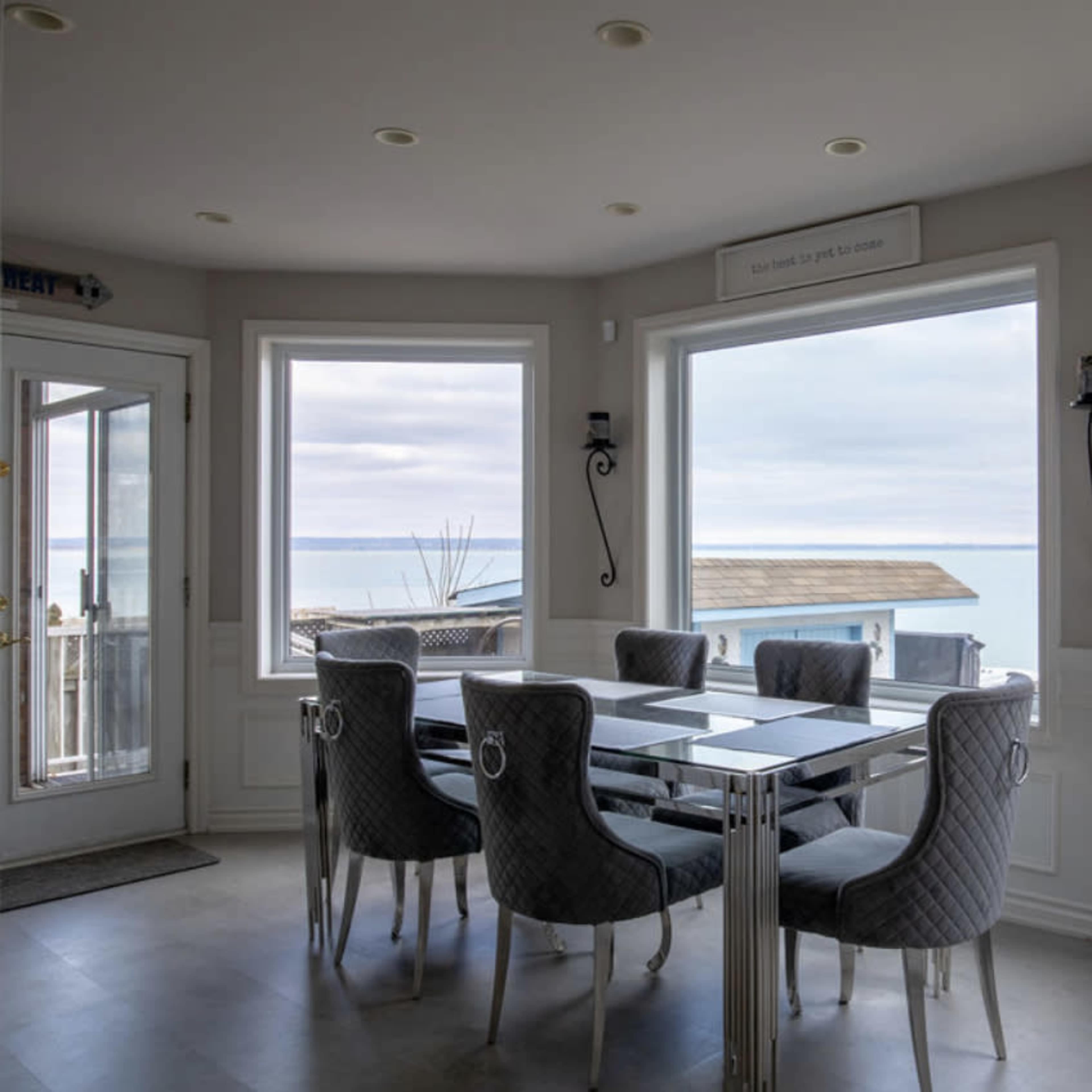 Lakefront House with 180 degree scenic views. Image in Stoney Creek, Hamilton, ON