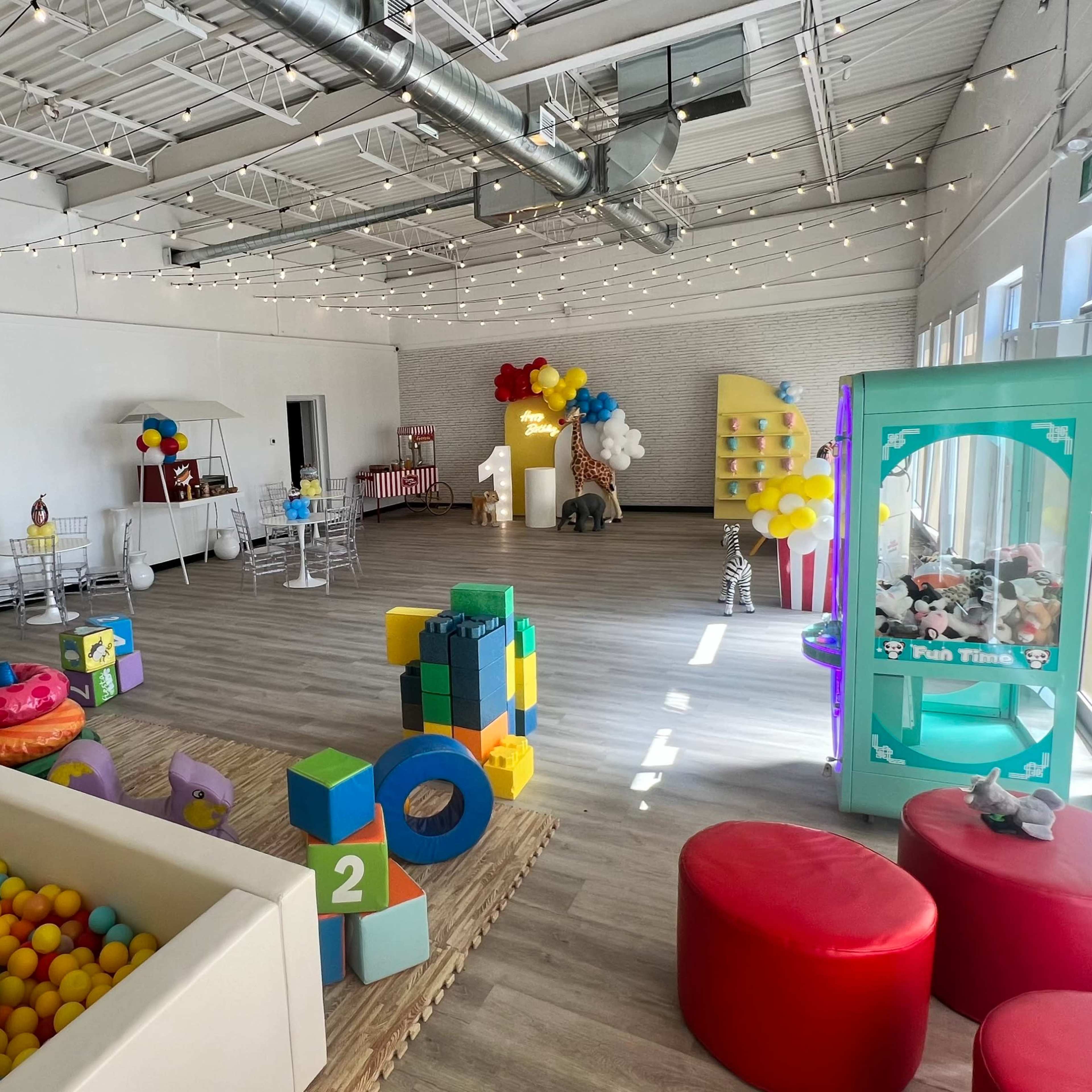 Chic Urban Studio Space – Perfect for Intimate Gatherings Image in Toronto, Toronto, ON
