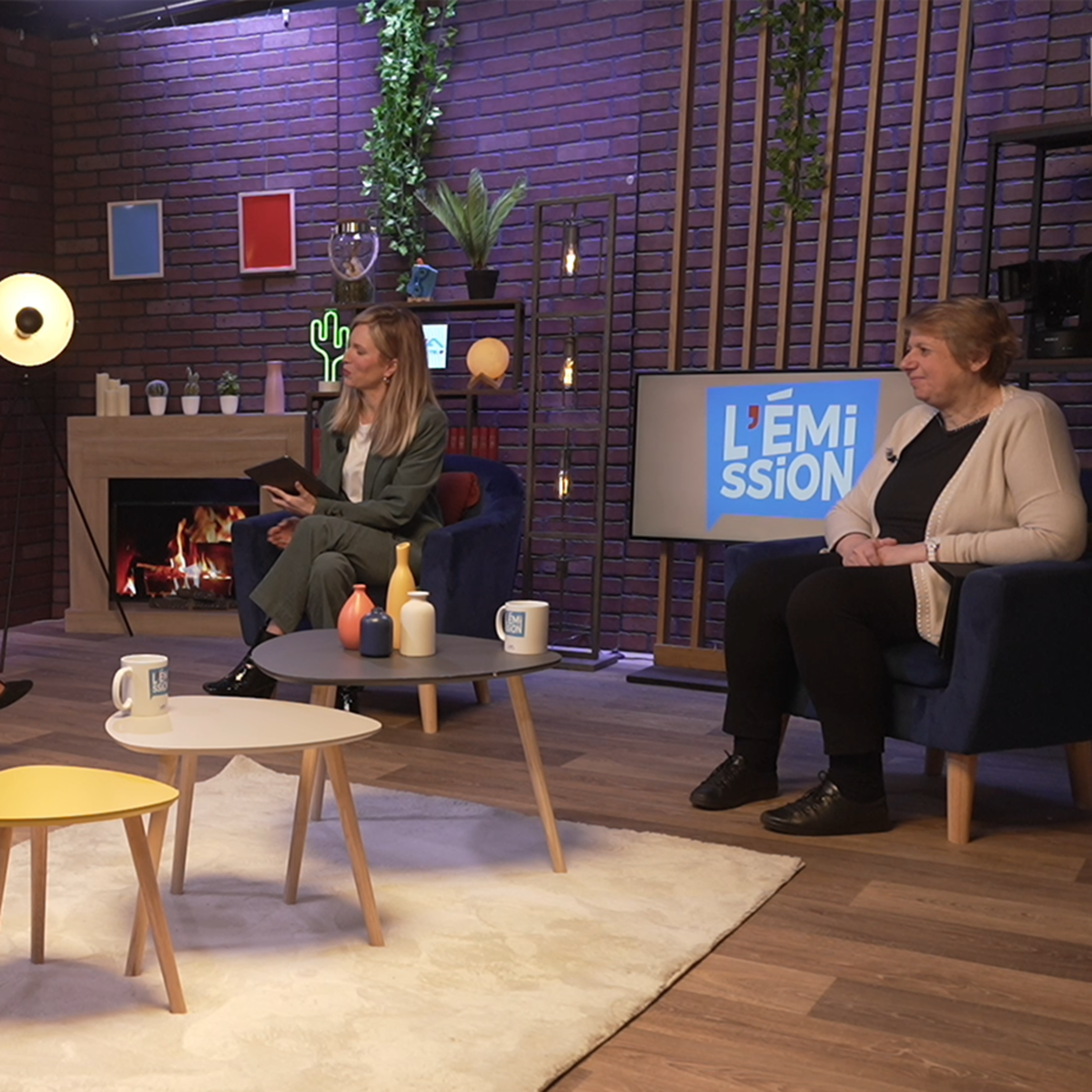 Studio de tournage live avec plateau multi setup et mur d'écrans Image dans Paris, Paris, Île-de-France