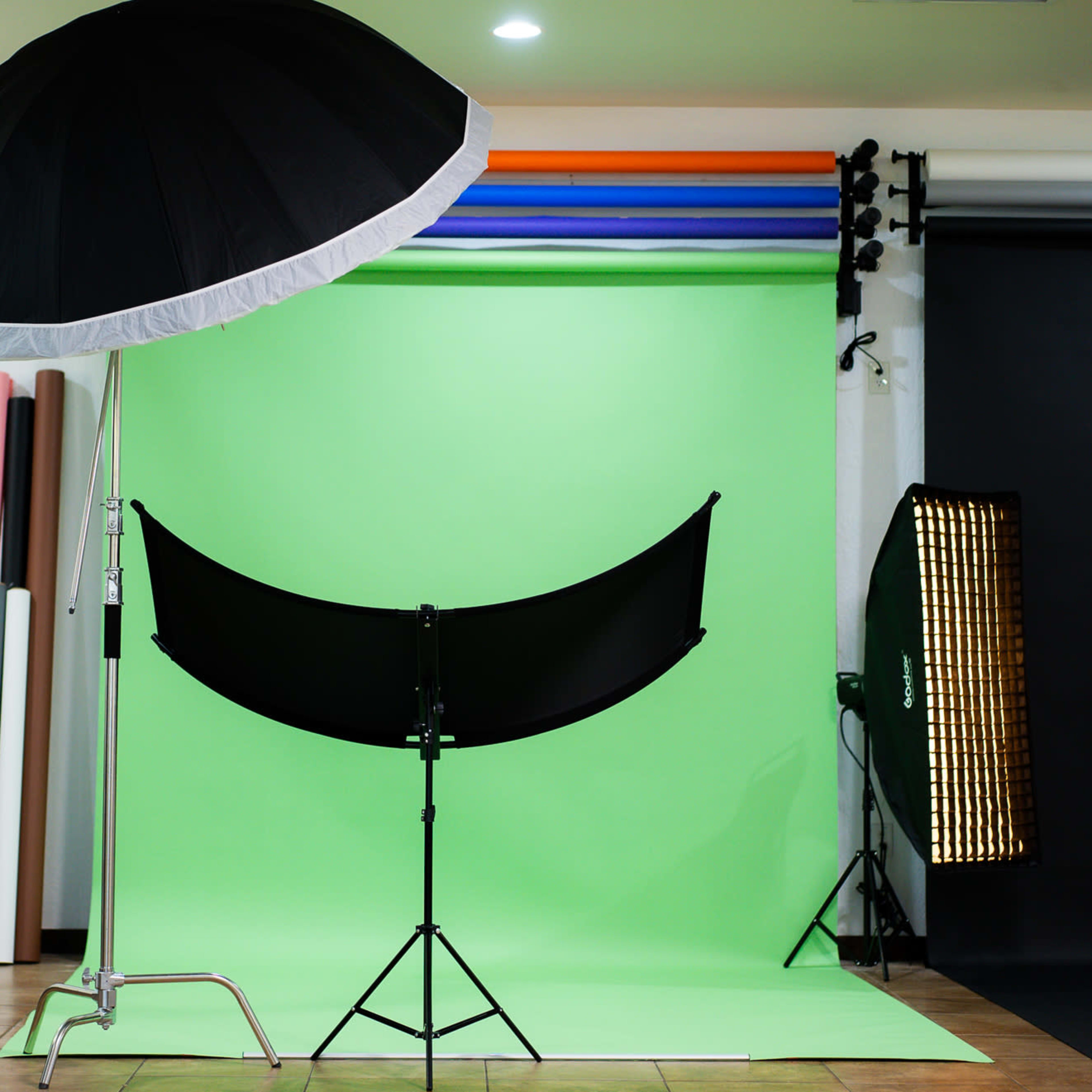 Dynamic Westheimer Studio with 8 Motorized Backdrops & Pro Lighting Image in Westchase, Houston, TX