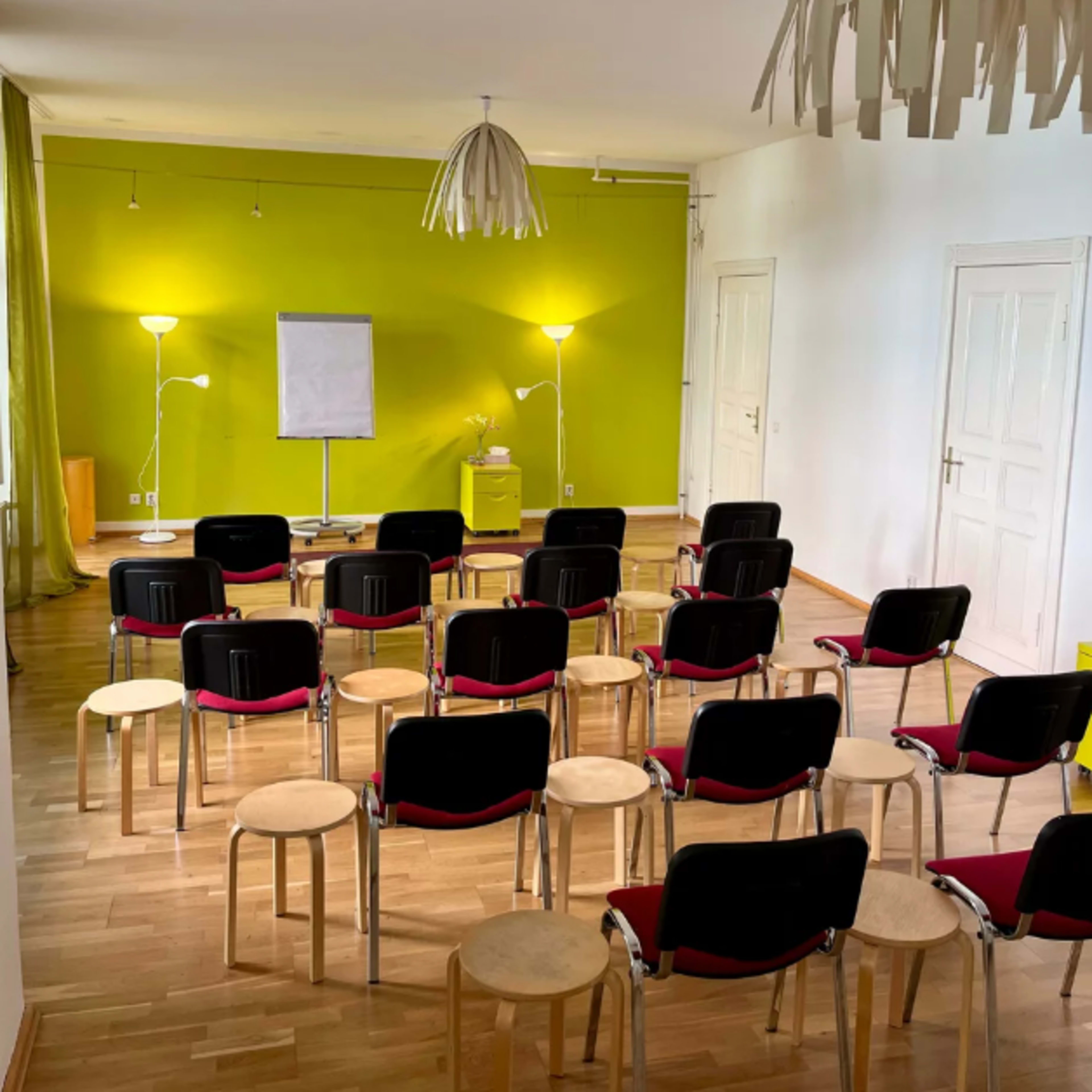 Gemütlicher Seminarraum im Prenzlauer Berg – perfekt für kreative und produktive Events. Bild in Prenzlauer Berg, Berlin, BE