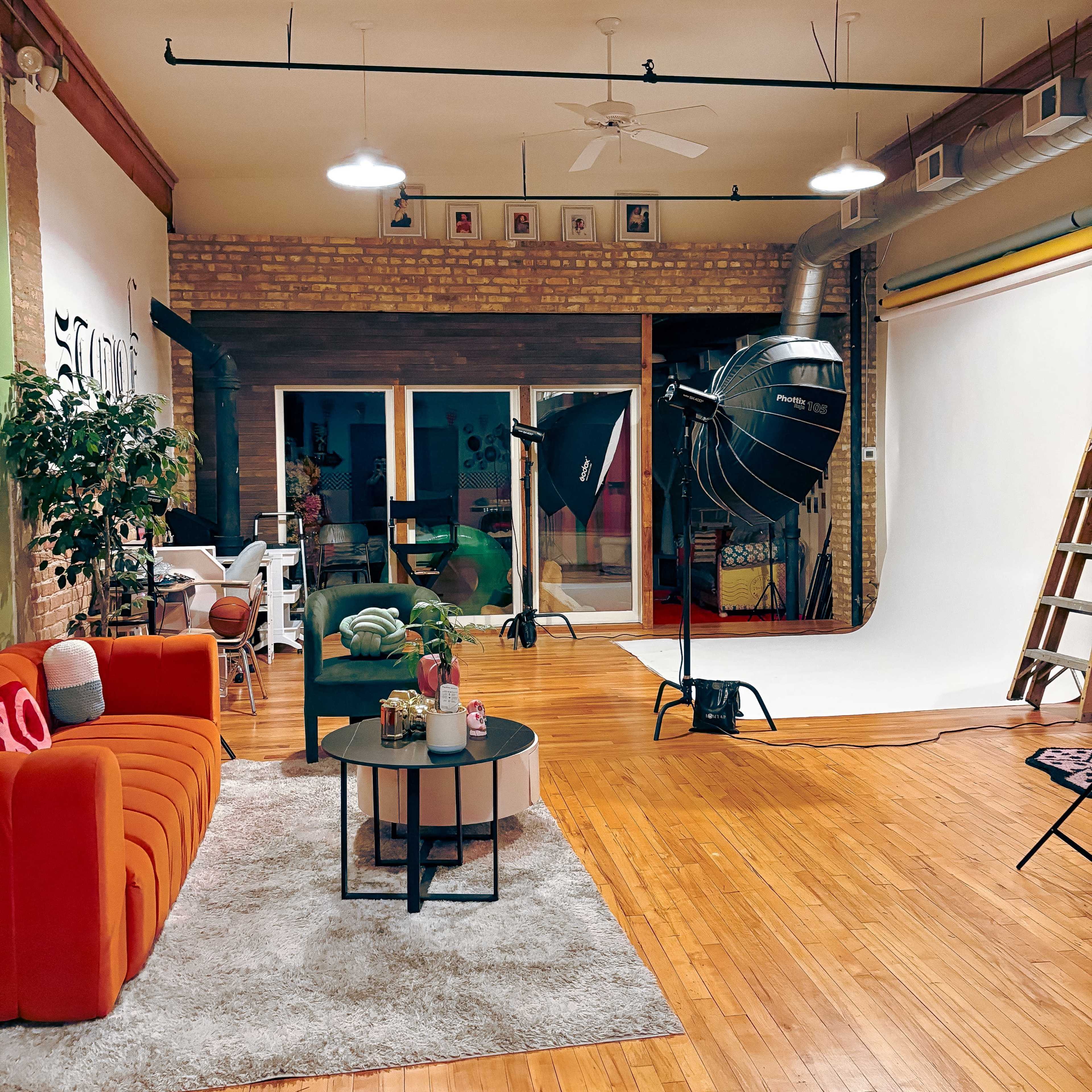 MULTI-SET CREATIVE STUDIO Image in Lake View, Chicago, IL