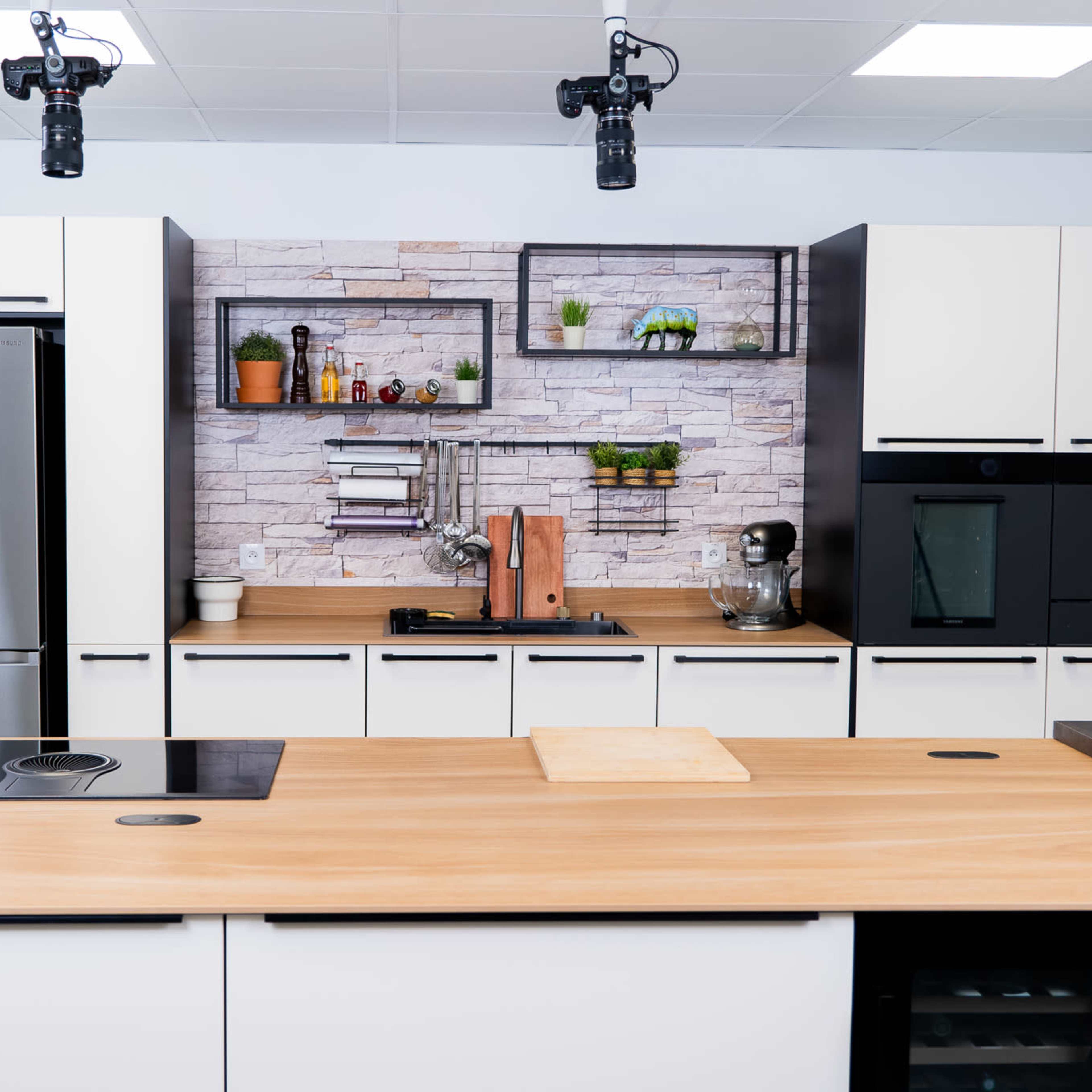 Studio cuisine équipée pour vidéo et photo culinaire en région parisienne Image dans , Épône, Île-de-France