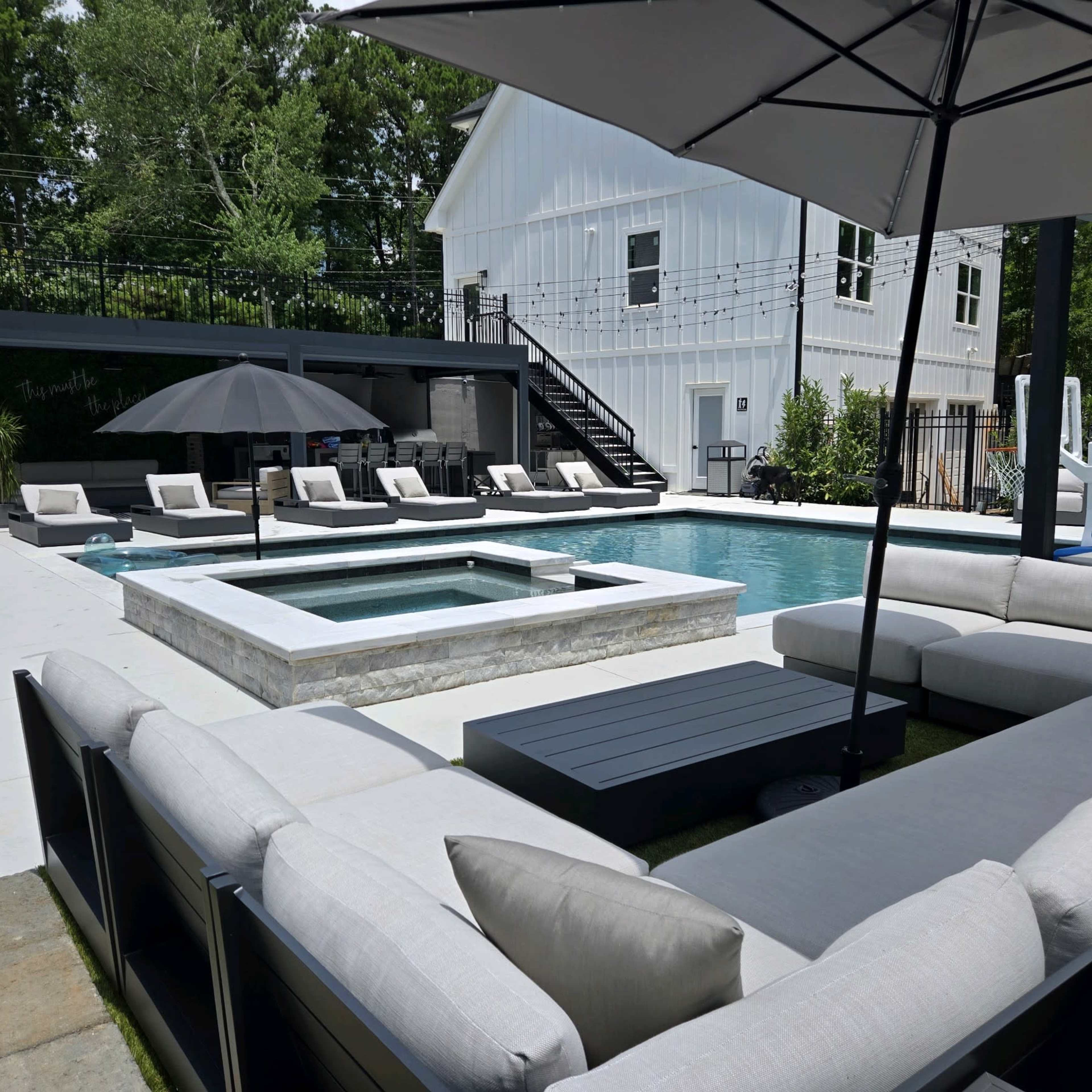 Dunwoody RH outdoor green space and bar Image in Sandy Springs, Sandy Springs, GA
