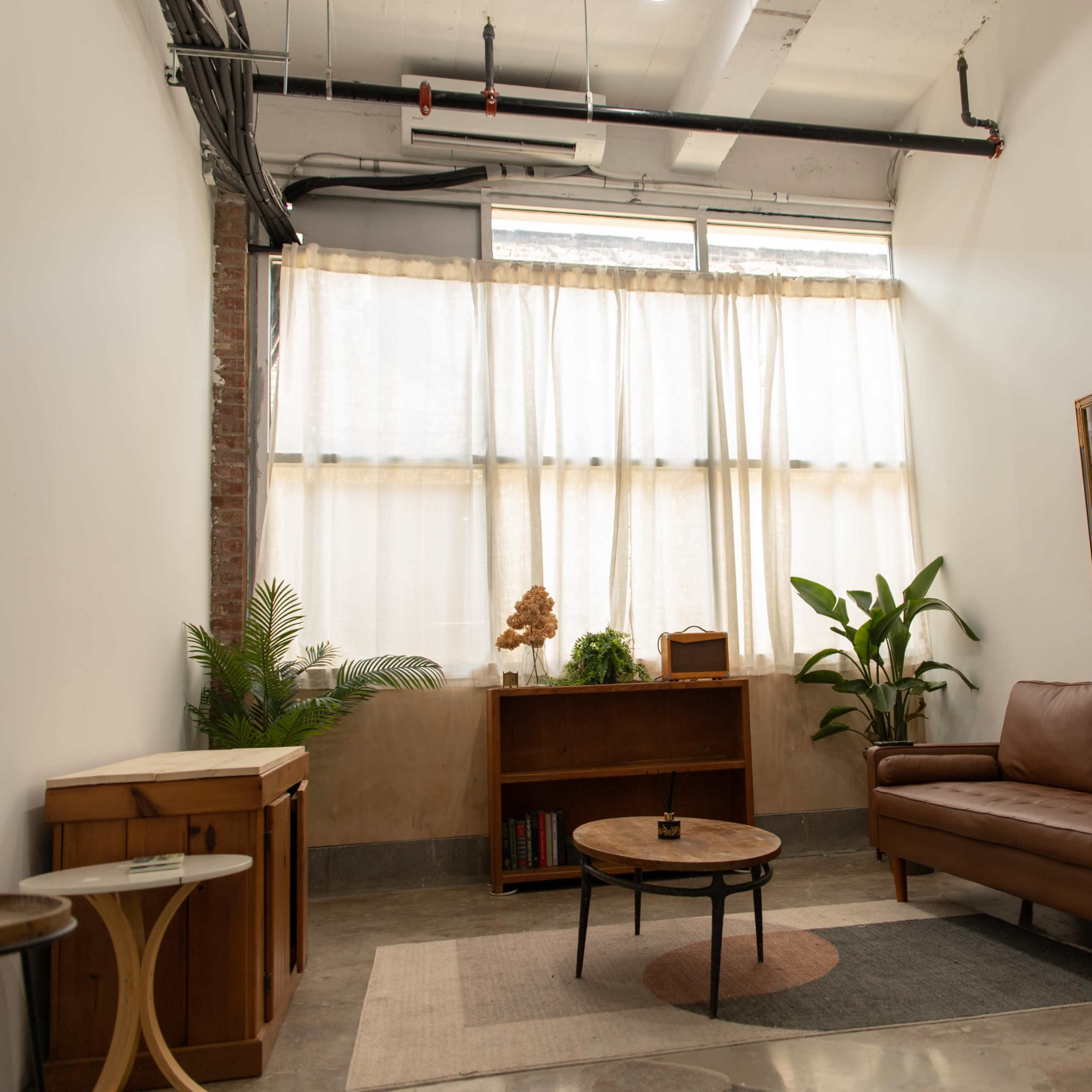 Mid Century Modern Video & Photo Space Image in Long Island City, Queens County, NY