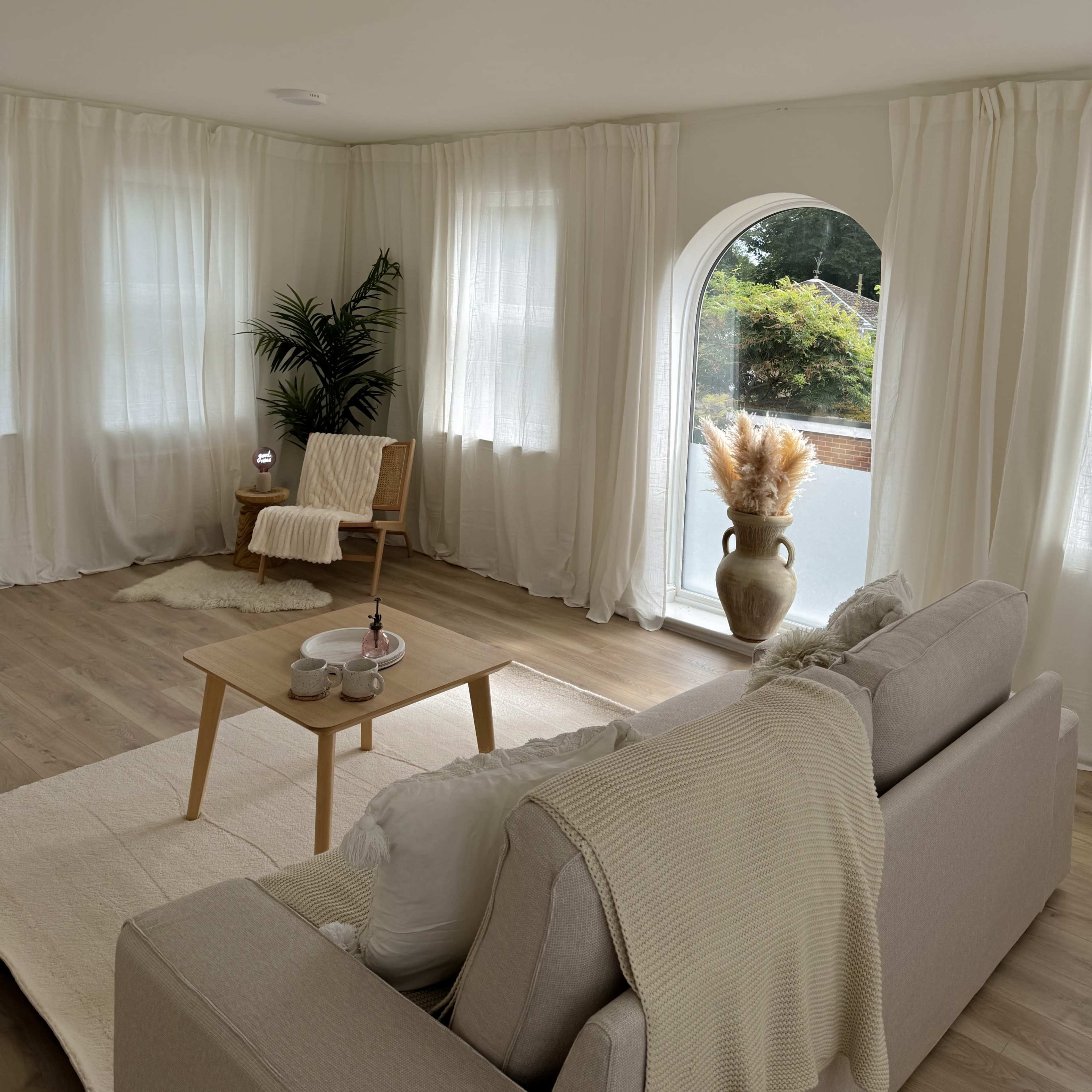 Bright Natural Daylight Aesthetic Photography Content Creation Studio and Podcast Room Image in Crowthorne, Crowthorne, England