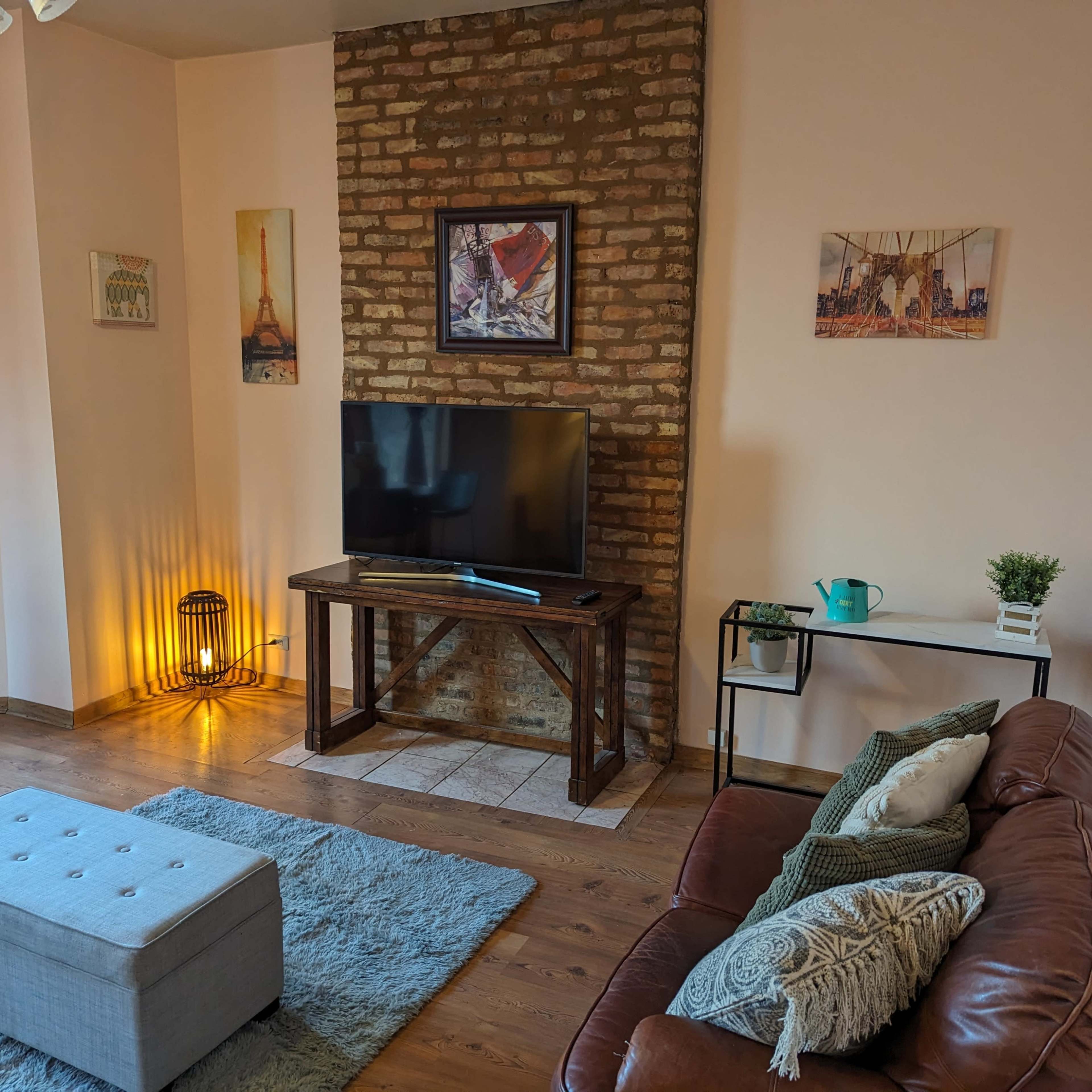 Spacious West Loop Apartment With Great Sight Lines Image in Near West Side, Chicago, IL