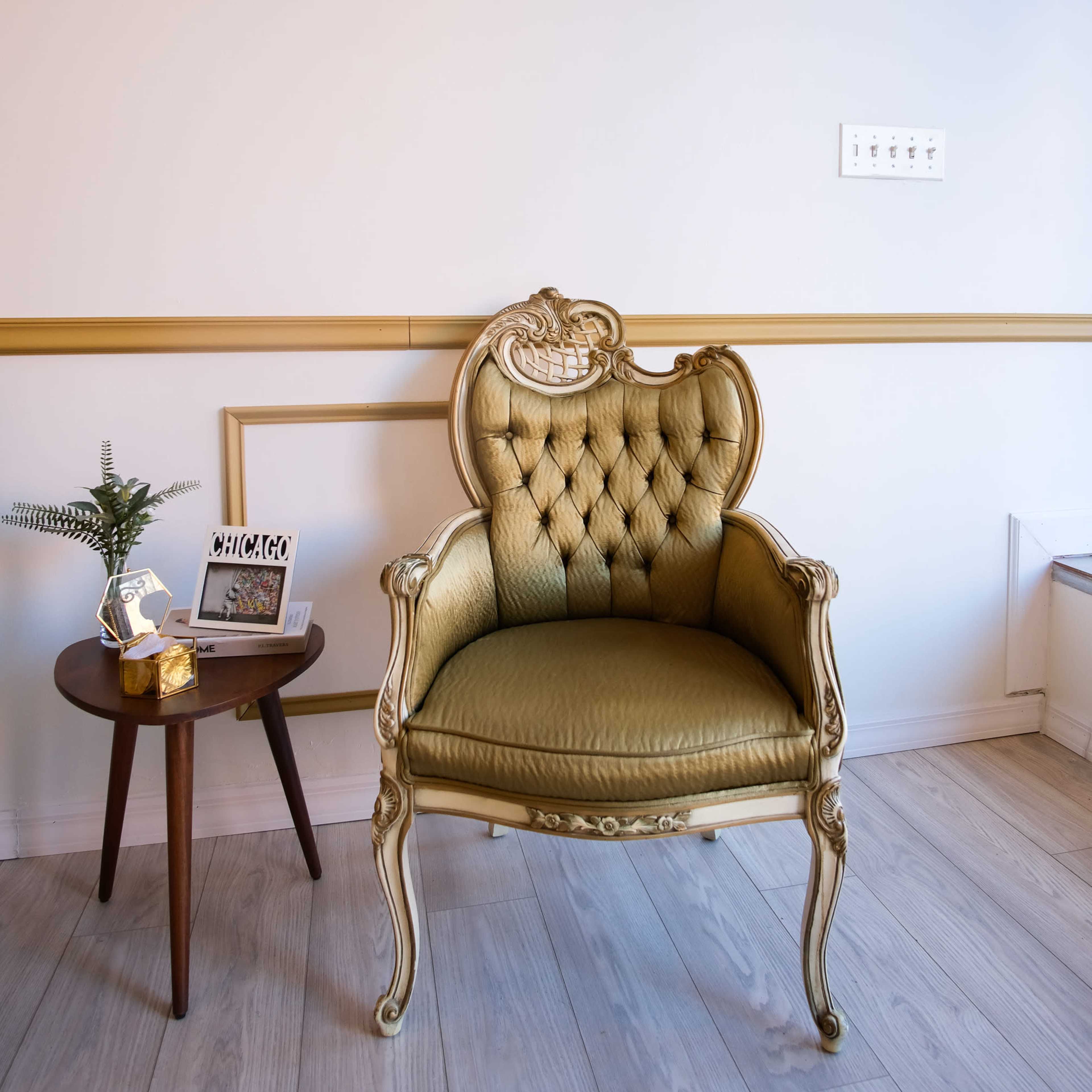 We have a beautiful space in Logan square, an urban and newly developed neighborhood. Image in Logan Square, Chicago, IL