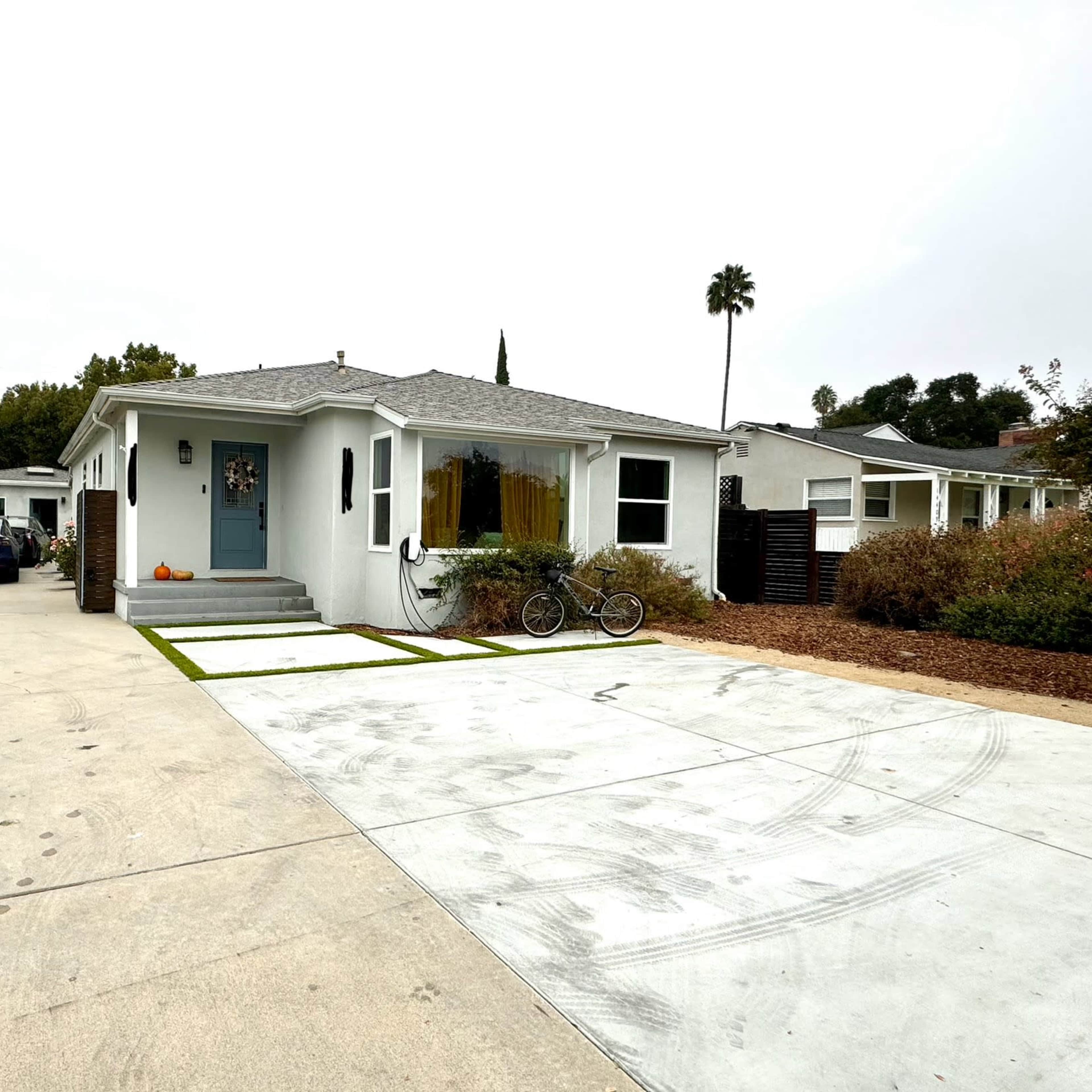 Family Home with backyard and Teen rooms Image in Van Nuys, Los Angeles, CA