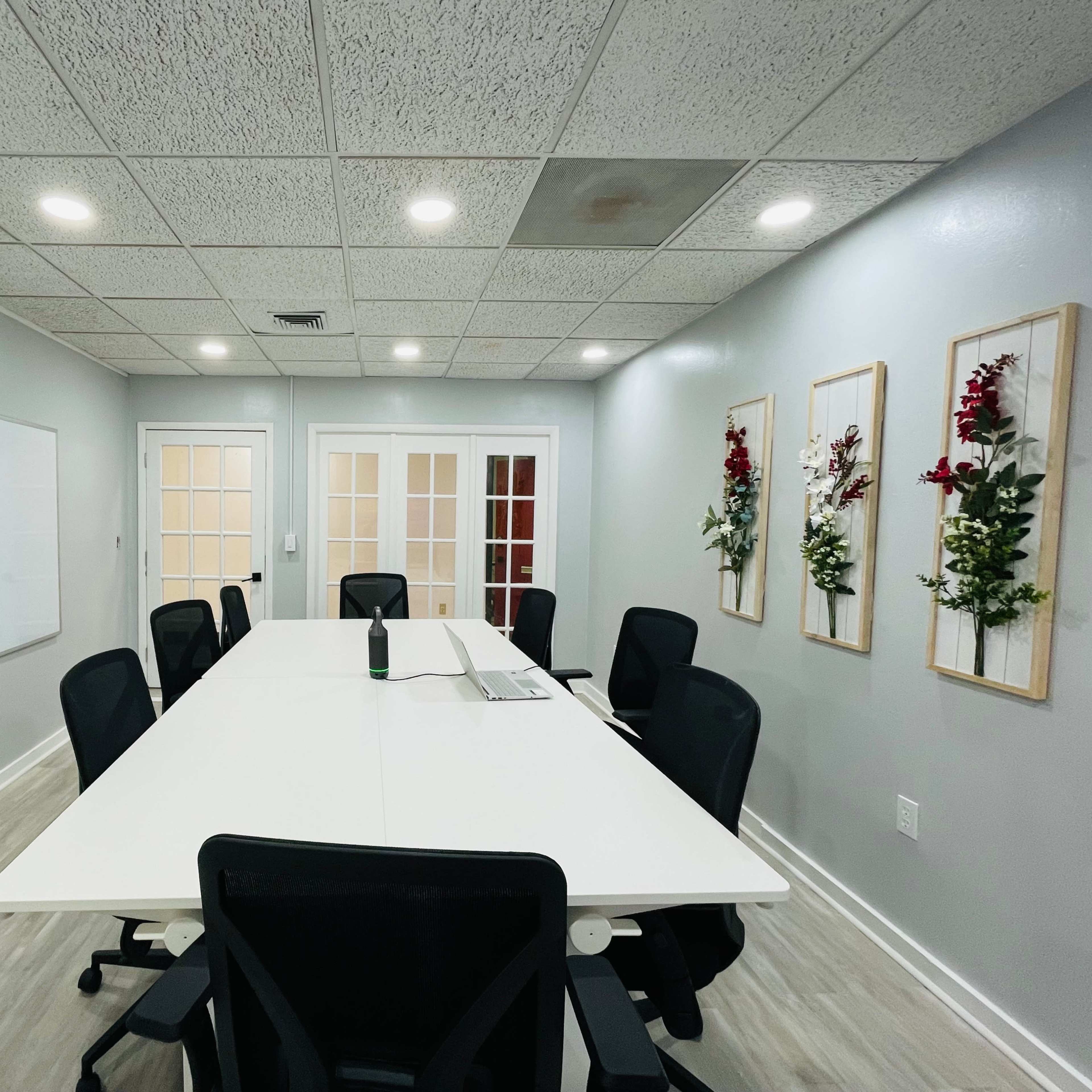 Flexible Meeting Space. Close to Airports. 360 degree view video conferencing. Formal seating for 8. Image in Clearwater, Clearwater, FL