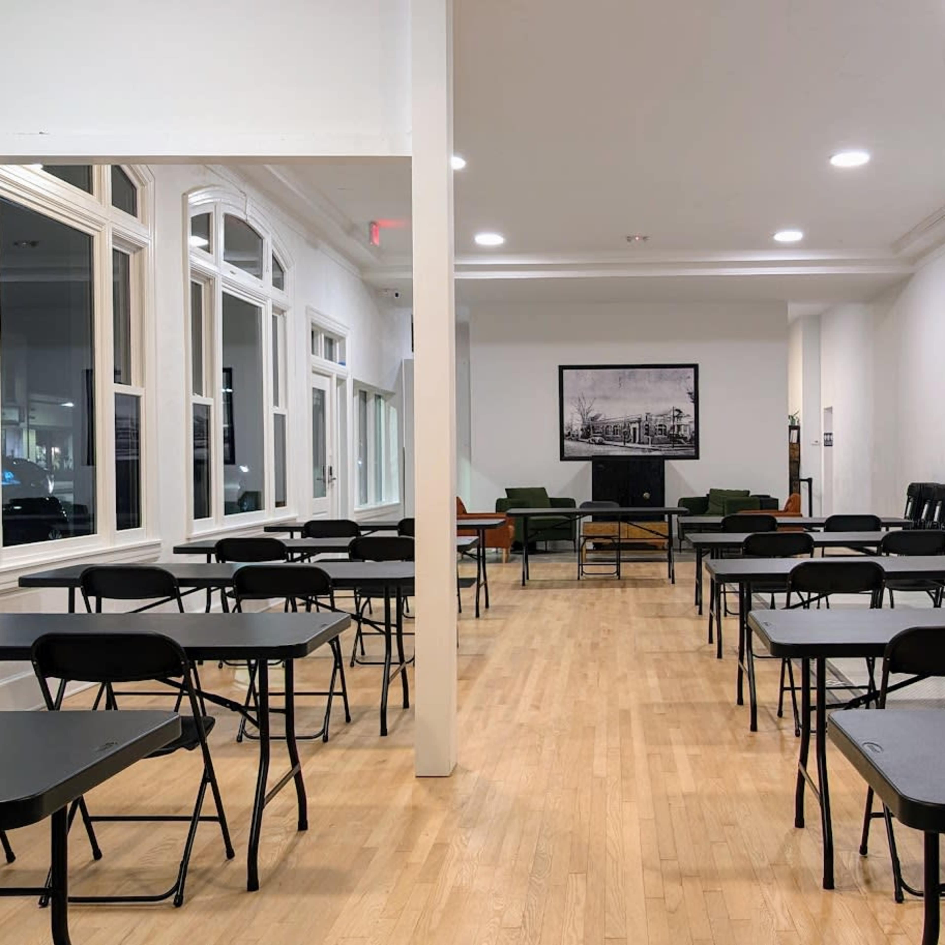Historic Event Space with Natural Lighting Image in Highland Park, Des Moines, IA