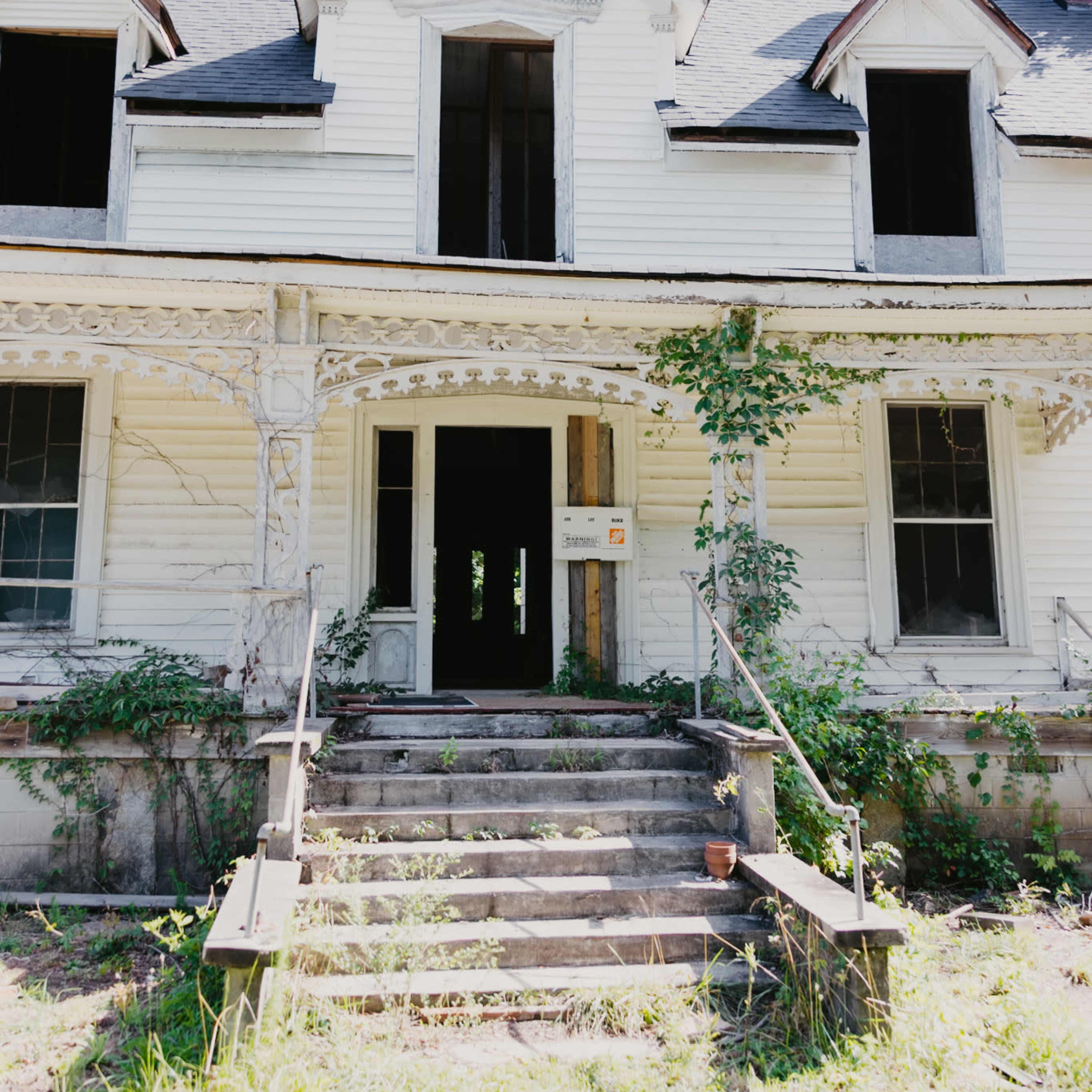 Historic Southern Farmhouse - Beautiful Natural Light & Picturesque Setting Image in , Senoia, GA
