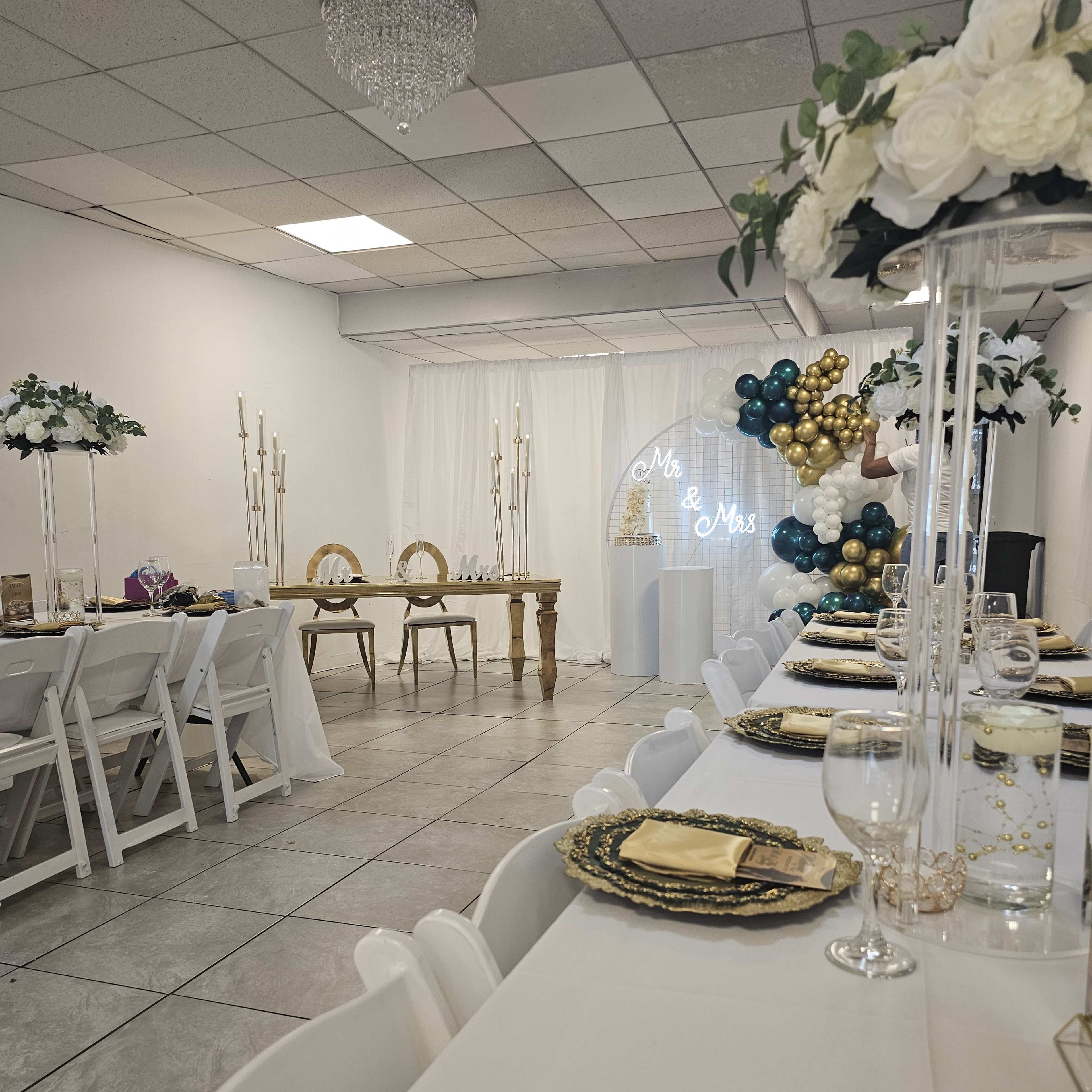 Nice Indoor and Outdoor Event Space Image in Allerton, Bronx County, NY
