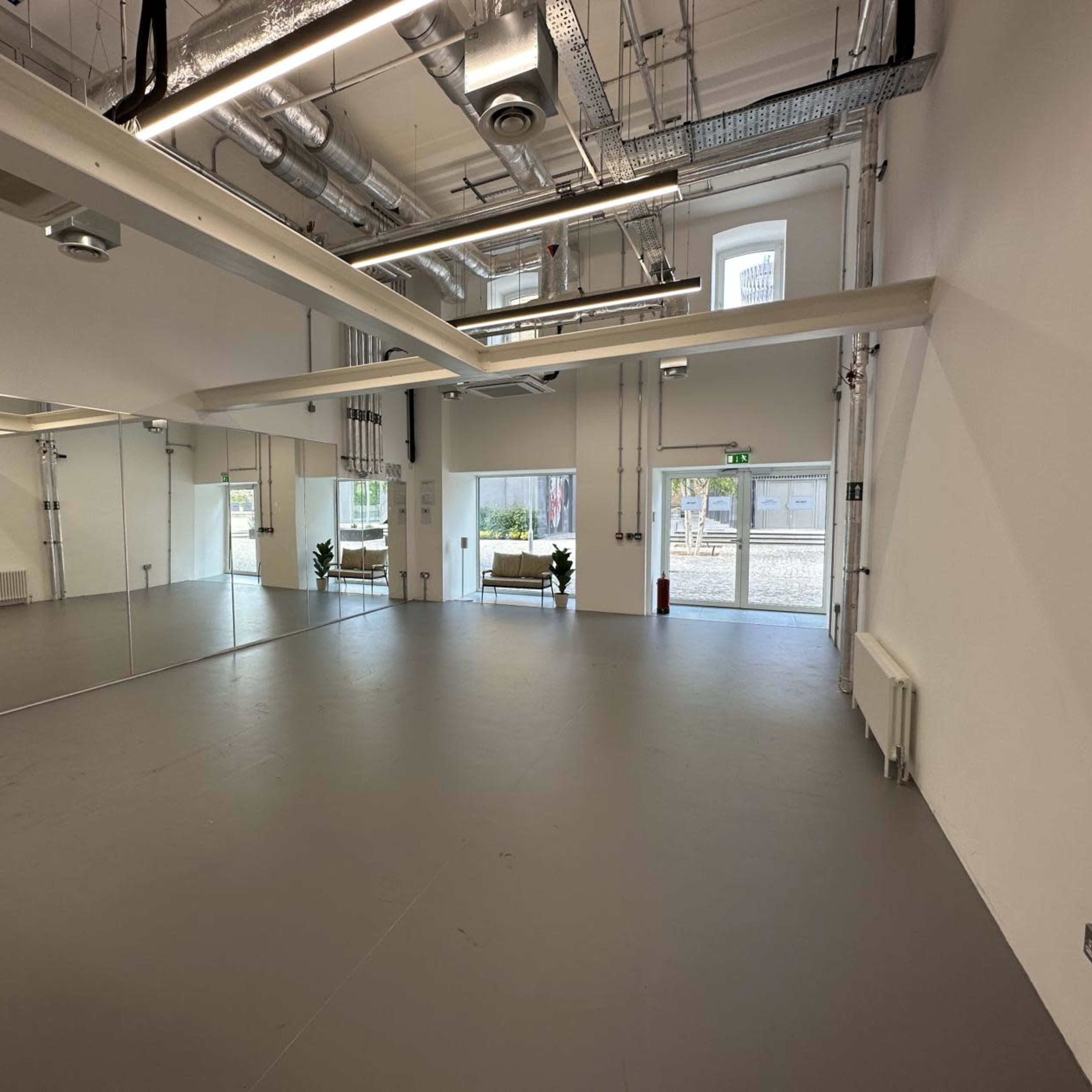 Multi-use Light Filled Studio and Media Production Space Image in London, London, England