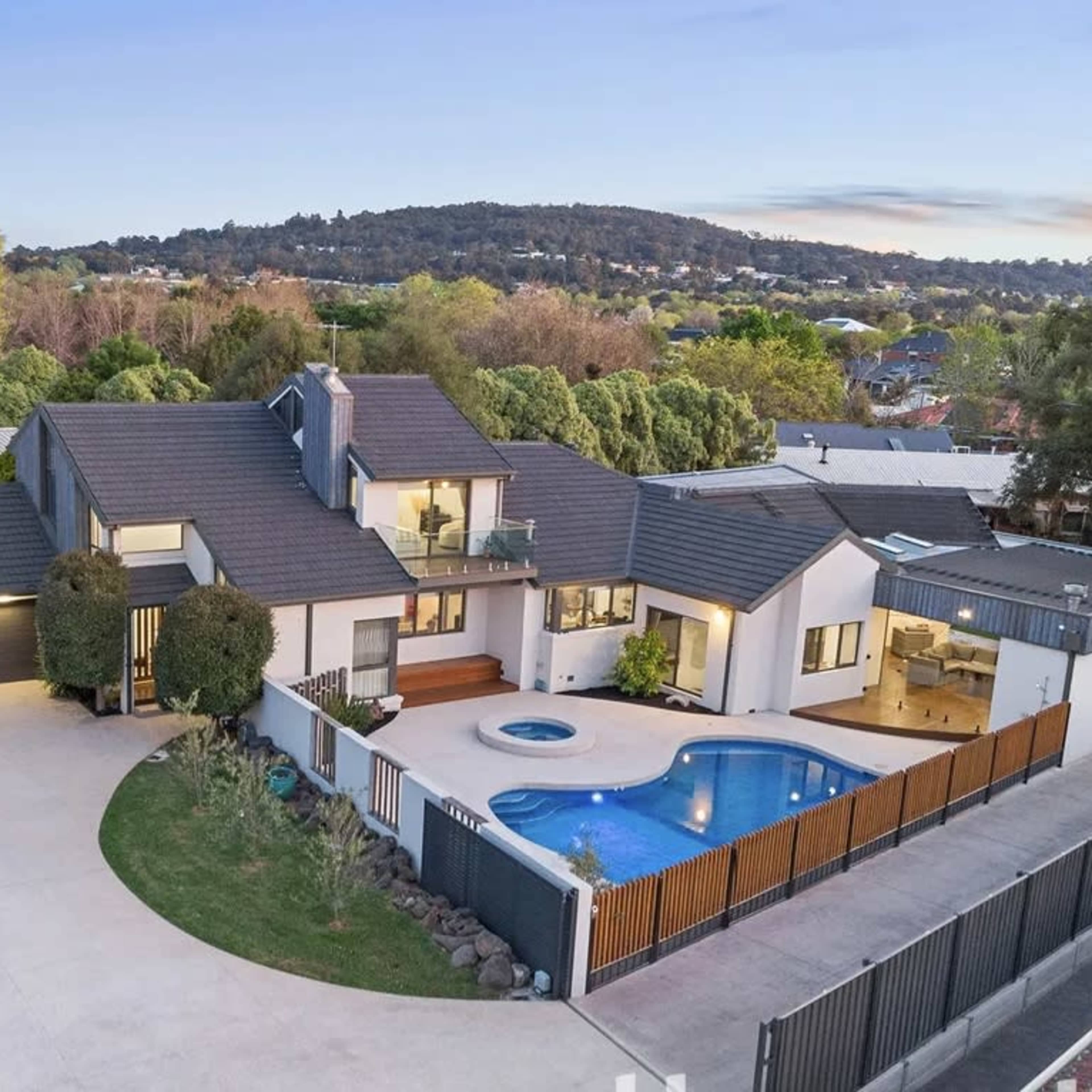 Beautiful spacious house Image in Rowville, Melbourne, VIC