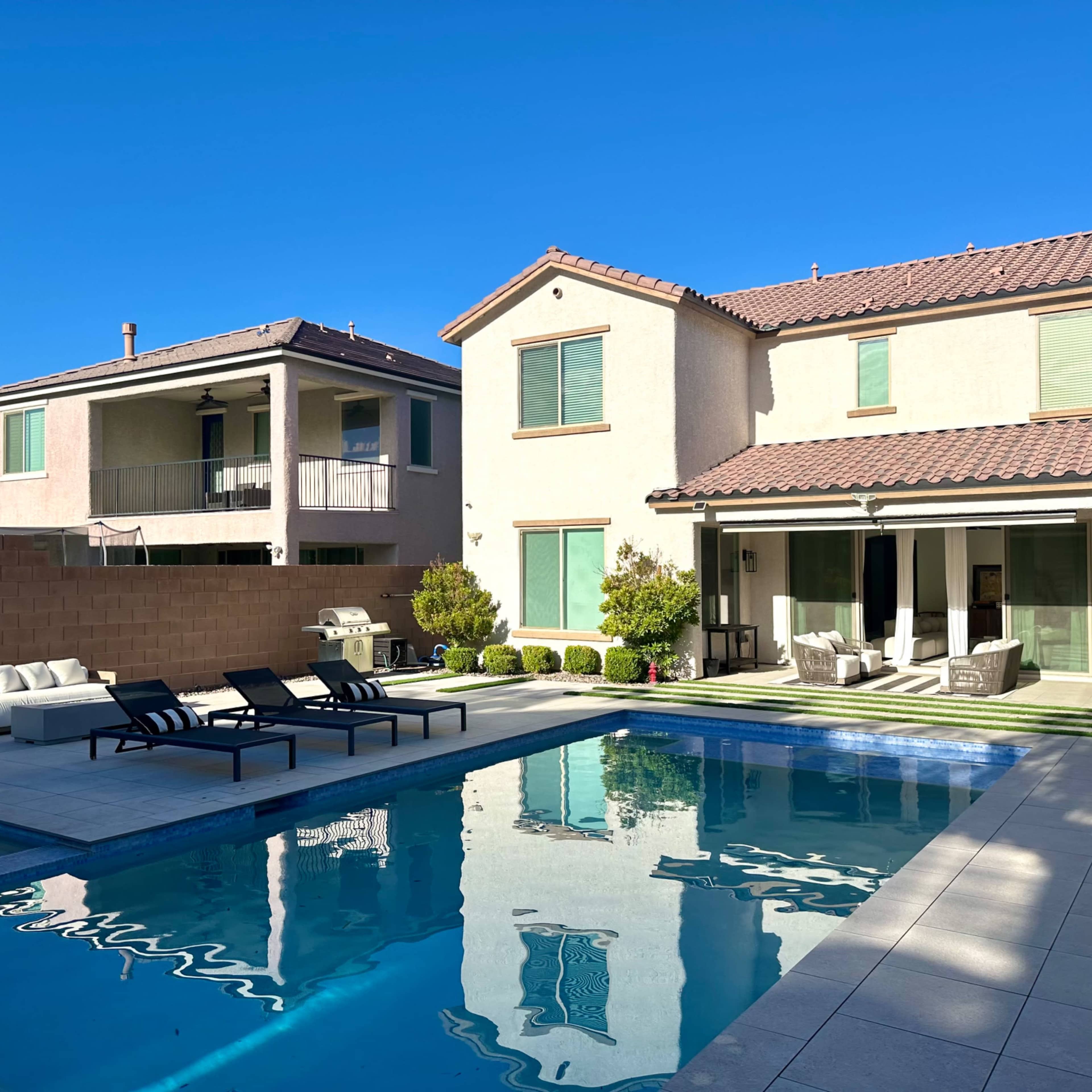 Serene Modern Backyard Oasis | Pool, Spa & Elegant Lounge Vibes Image in Rhodes Ranch, Las Vegas, NV