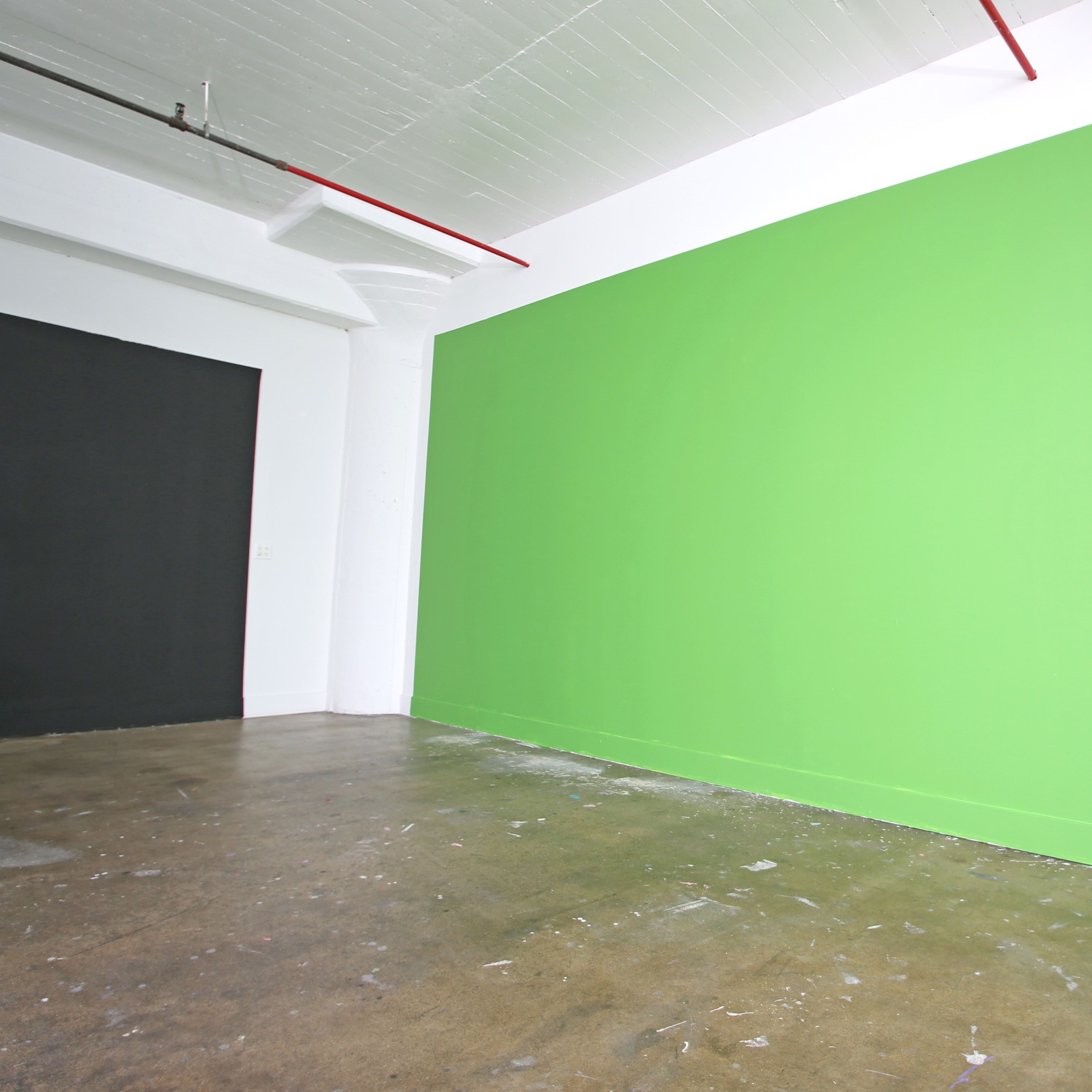 Beautiful Studio with Cyc Wall, Green Screen, Natural Light, Multiple Backgrounds and Free Lighting Gear Image in Central LA, Los Angeles, CA