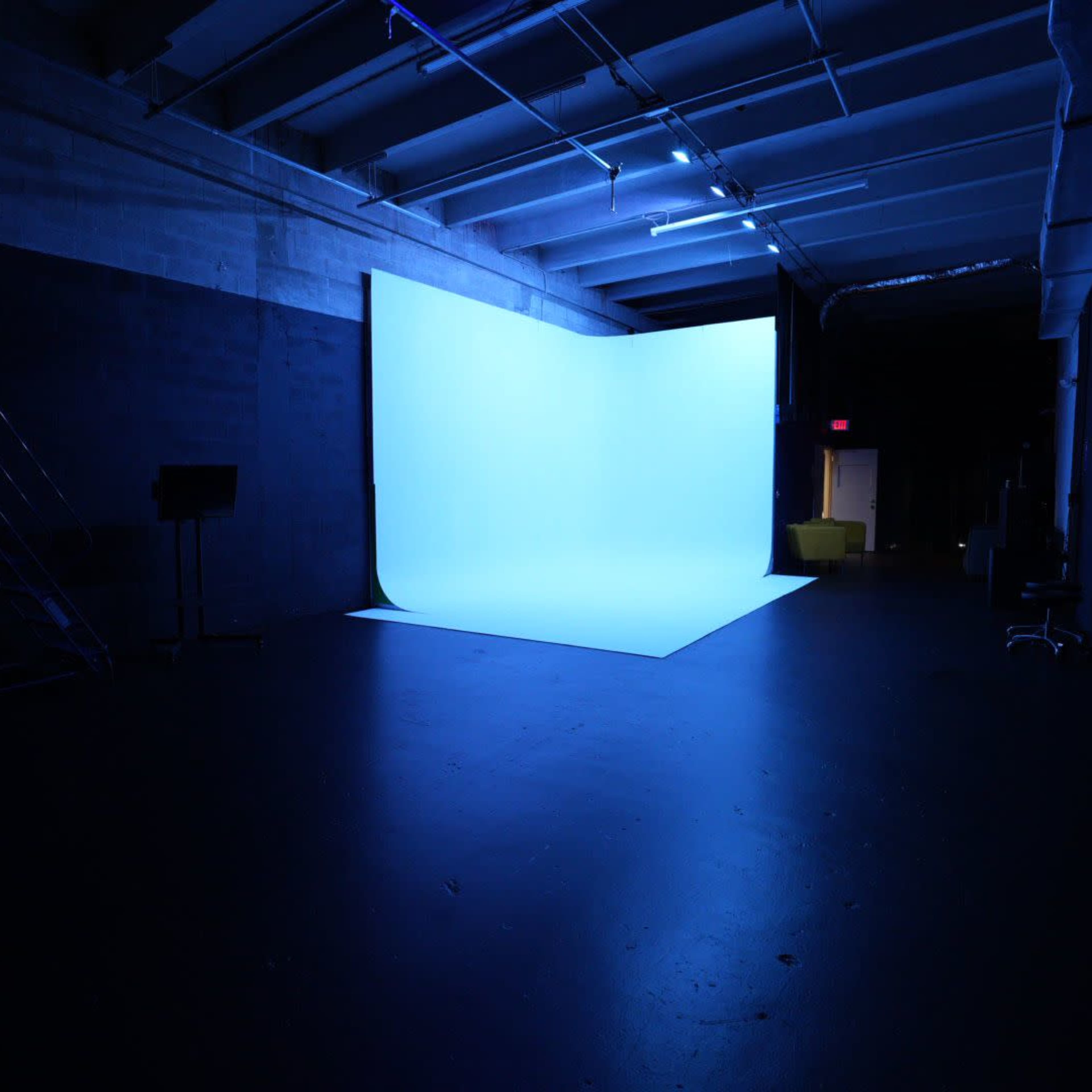 Versatile Studio with Infinity Wall Image in Doral, Doral, FL