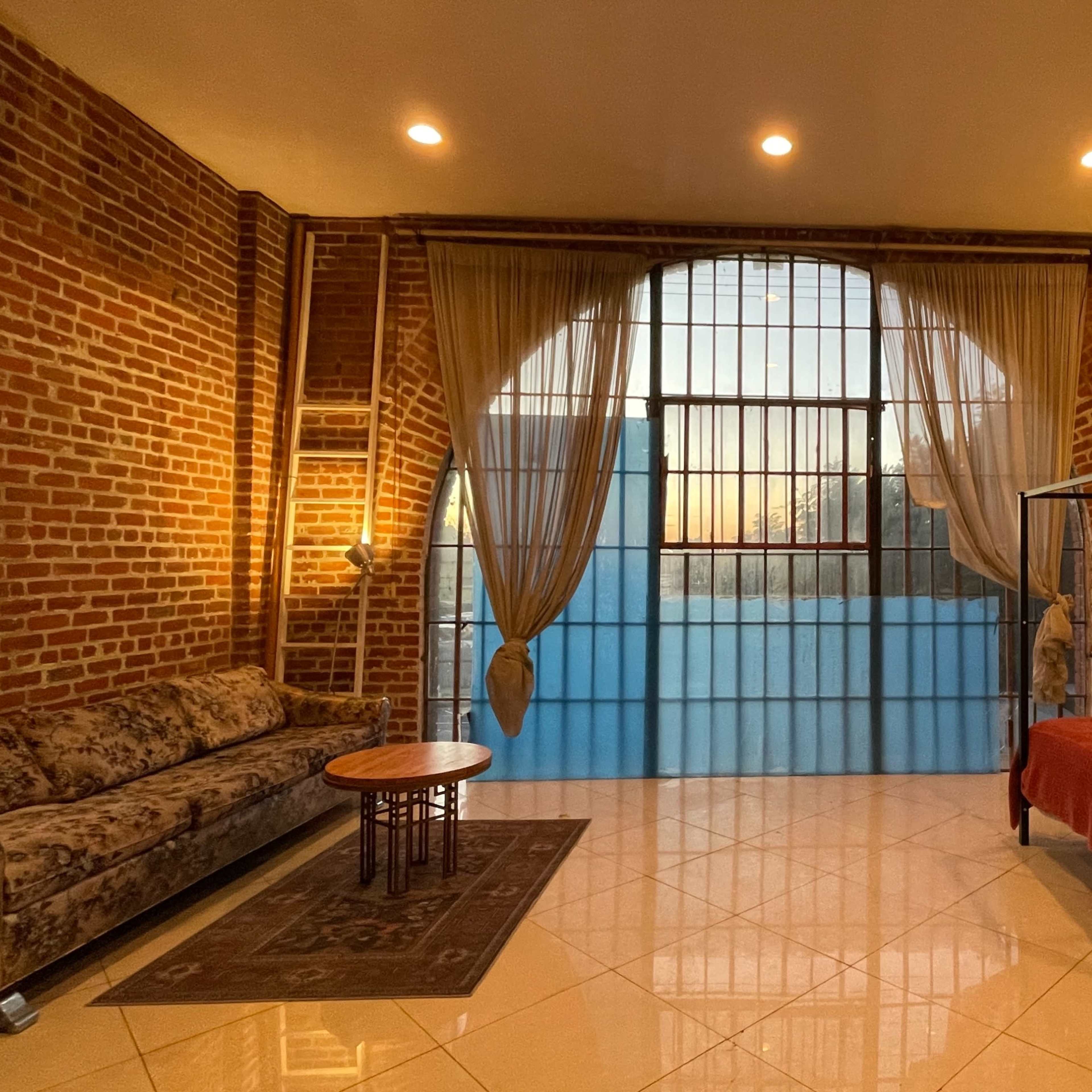 NY Retro Loft Apartment Set In LA Film Studio Image in South Los Angeles, Los Angeles, CA