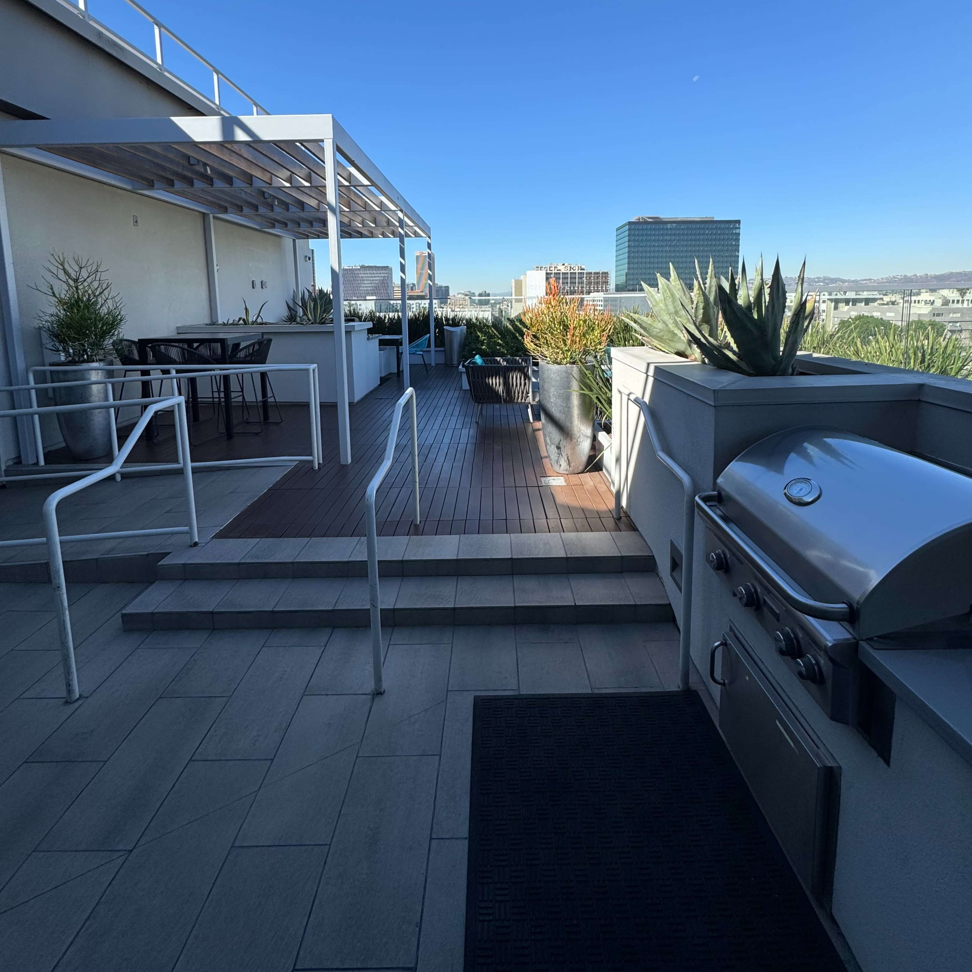 Rooftop Lounge With Sweeping Views in Koreatown Image in Westlake, Los Angeles, CA