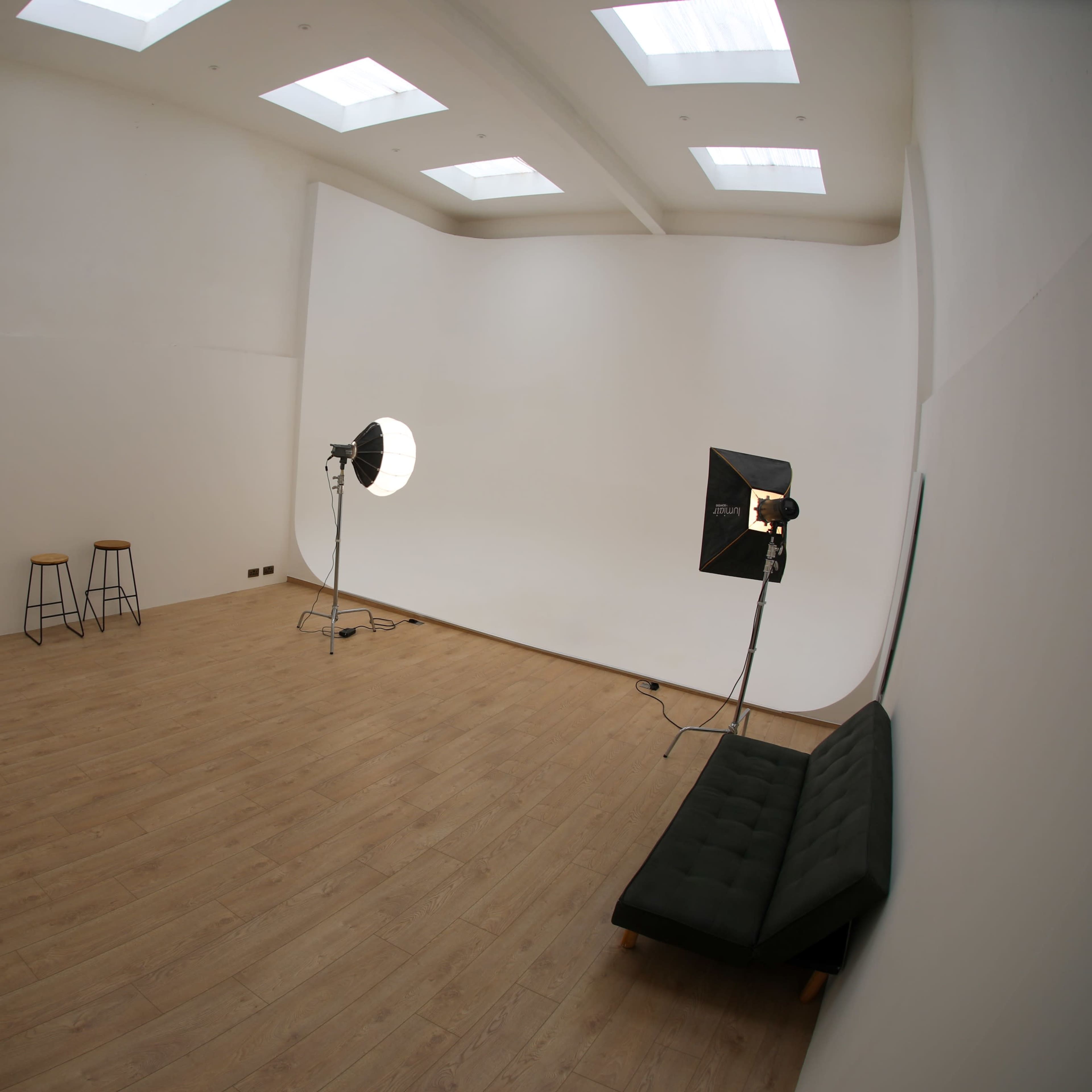 Natural Light Infinity Cove Studio Image in Salford, Salford, England