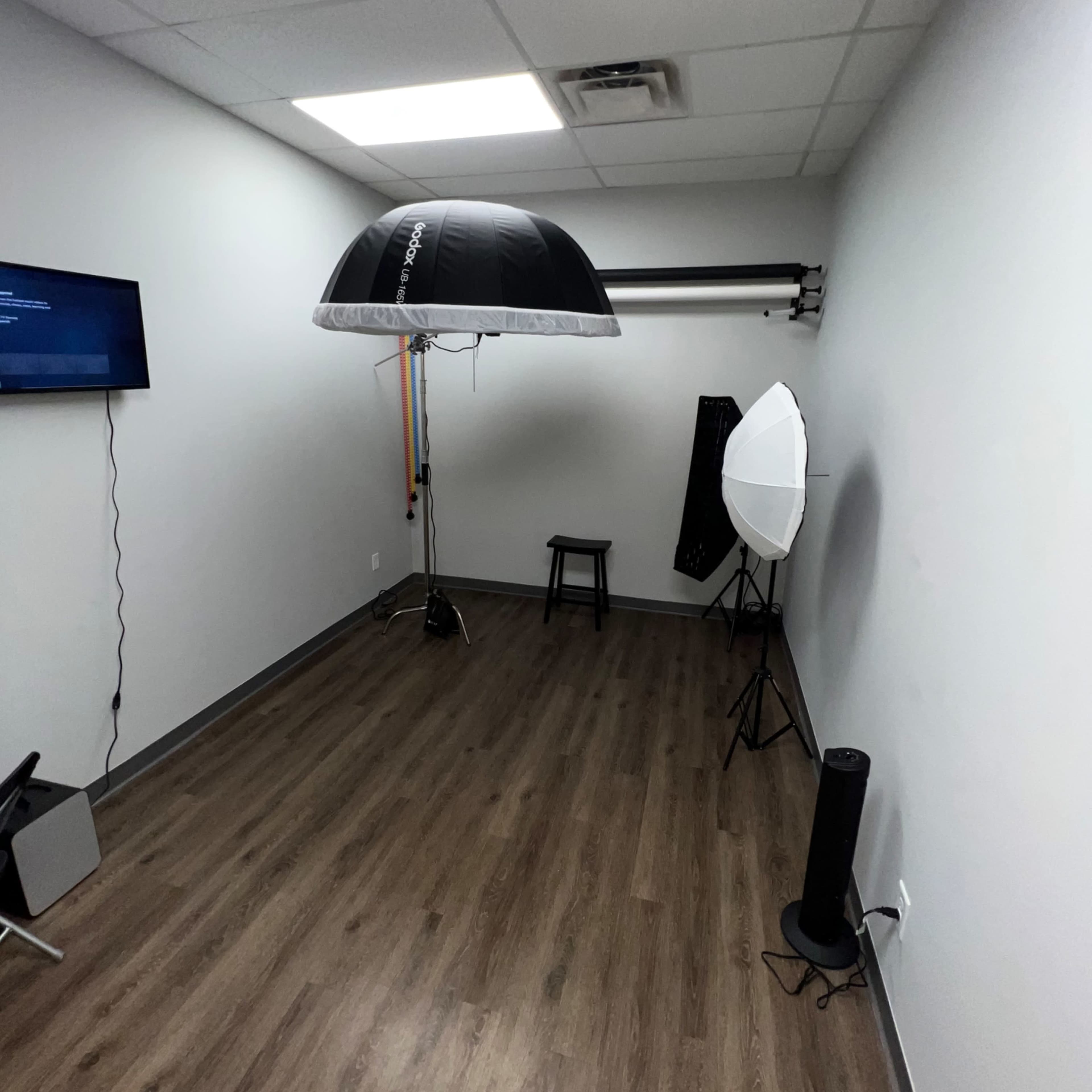 University Area Cozy & Private Photo Studio Image in University City Research Park, Charlotte, NC