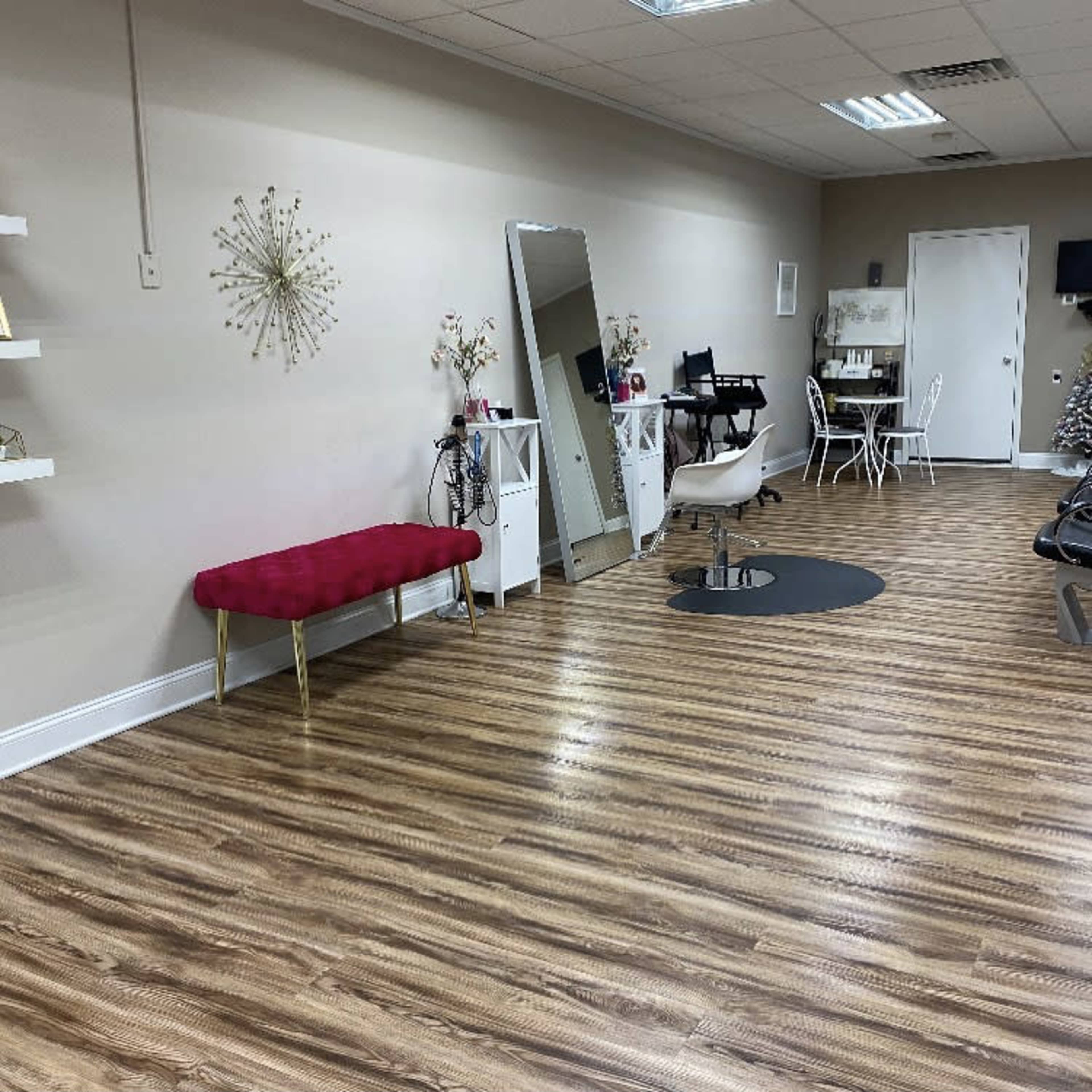 Hair salon / boutique /good safe neighborhood Image in Clifton, Clifton, NJ
