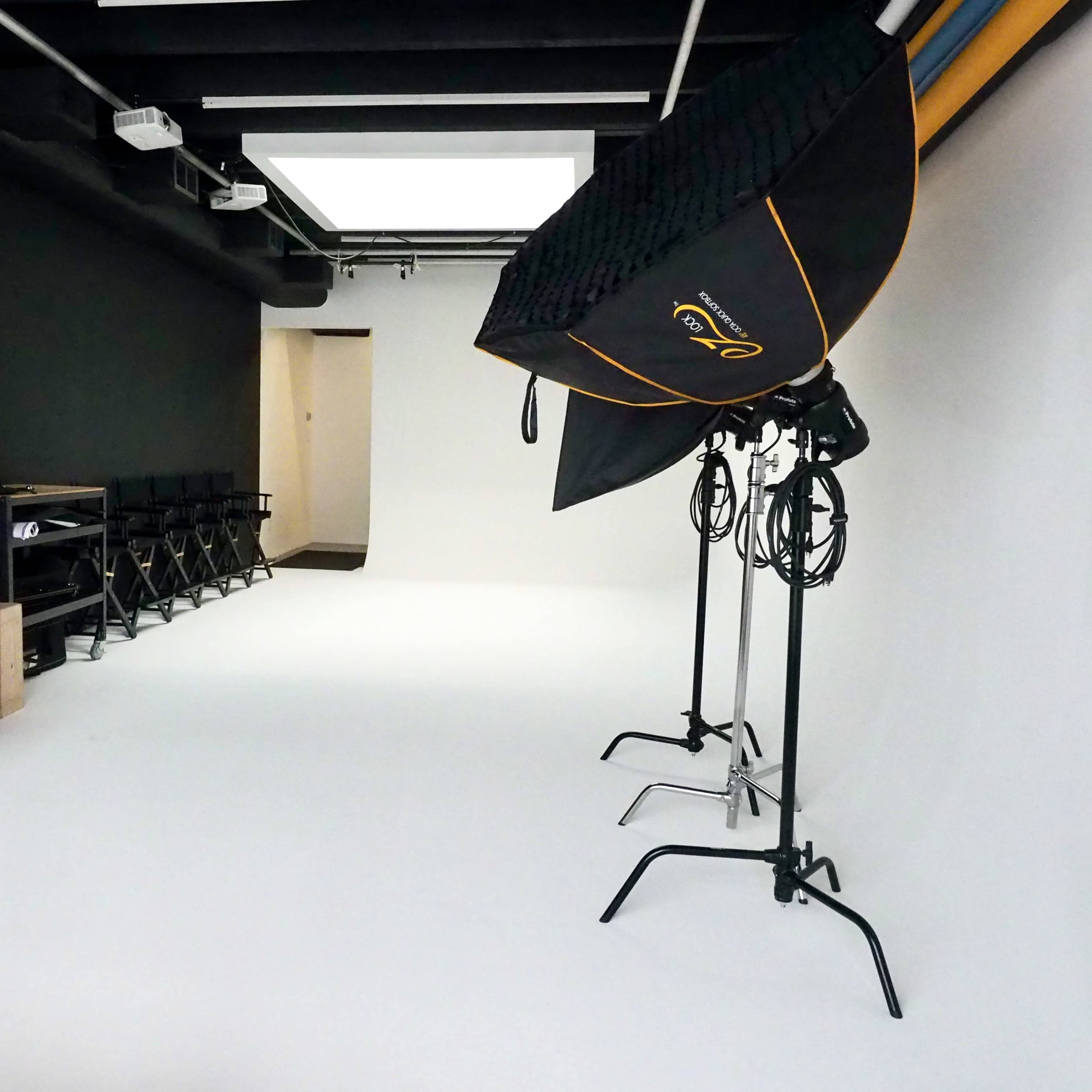 Street-level Studio with Cyclorama - Daylight or Blackout Image in East Williamsburg, Brooklyn, NY