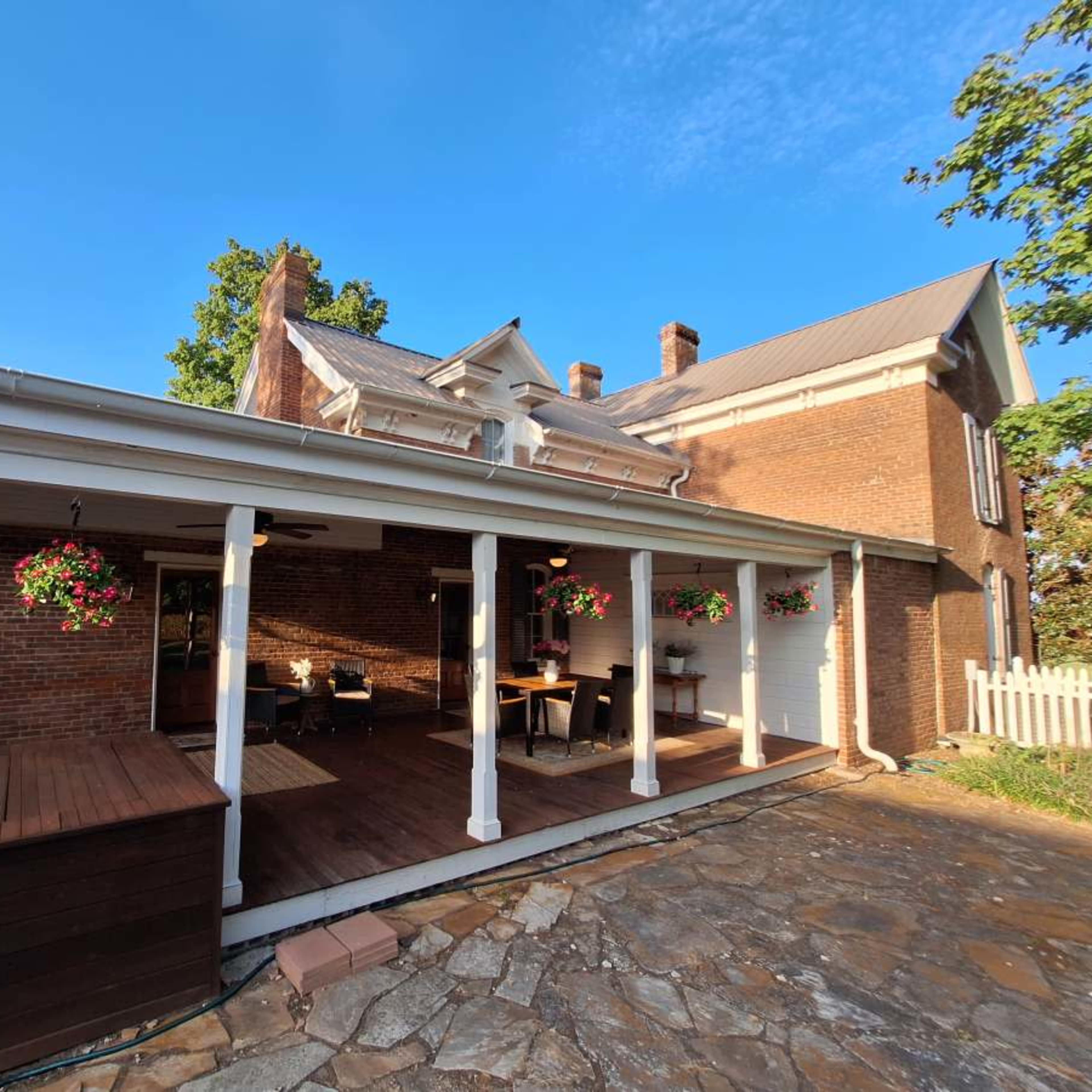 Stunning Farmhouse Getaway with a historic home and refurbished barn Image in , Allensville, KY