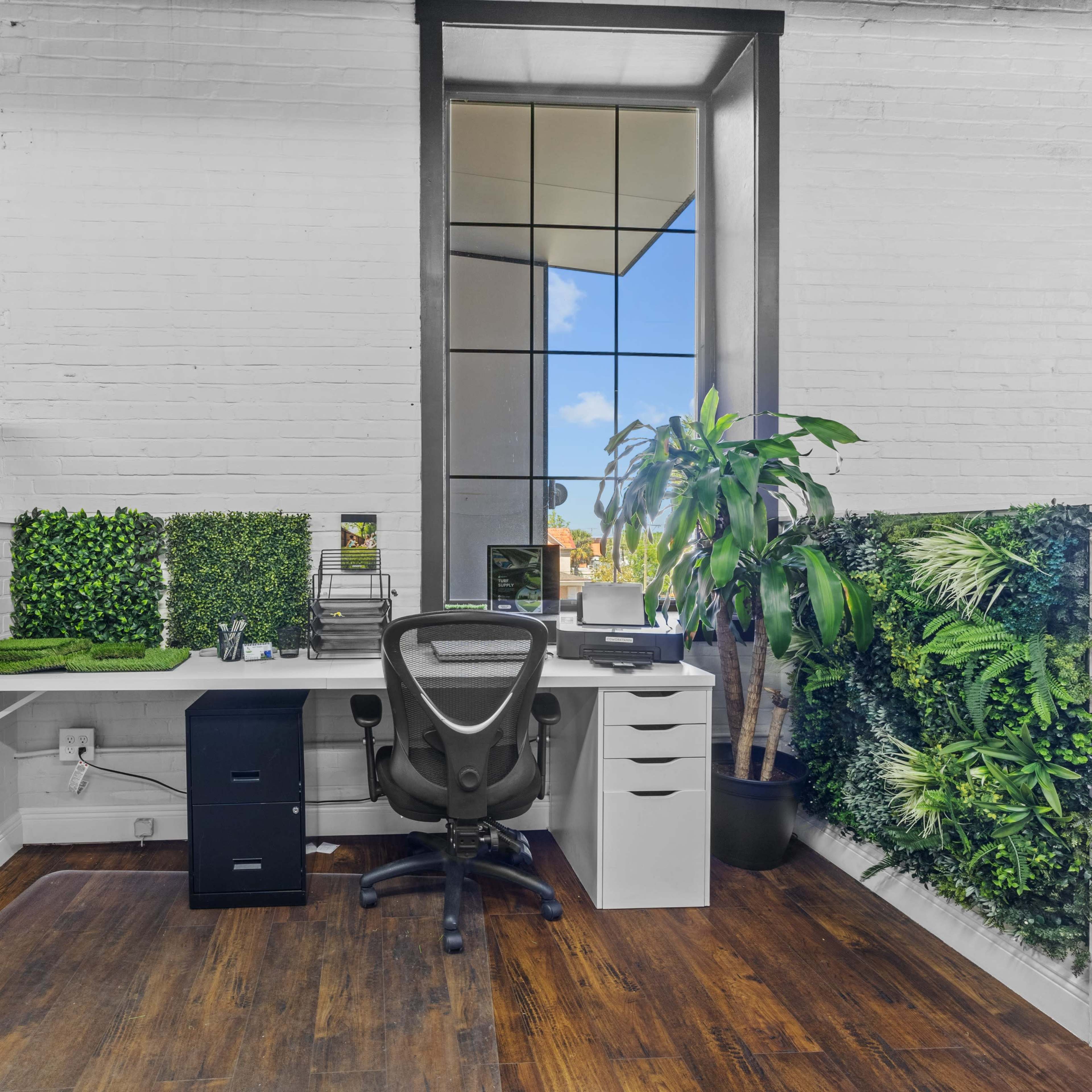 CoWorking Desk Space in Industrial Vibrant Building Image in Tampa, Tampa, FL