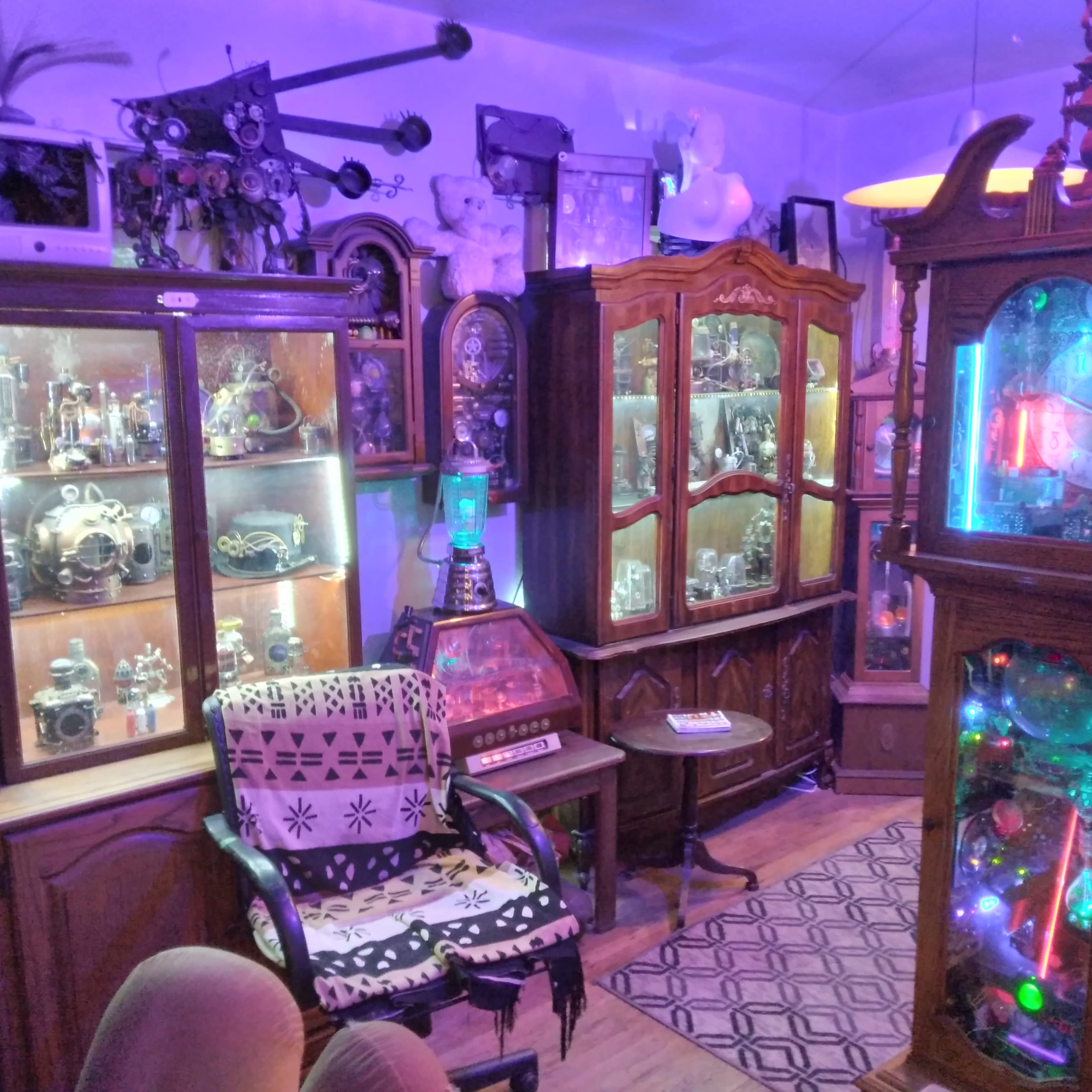 Creative art museum/home with theme rooms Image in Valley Glen, Los Angeles, CA