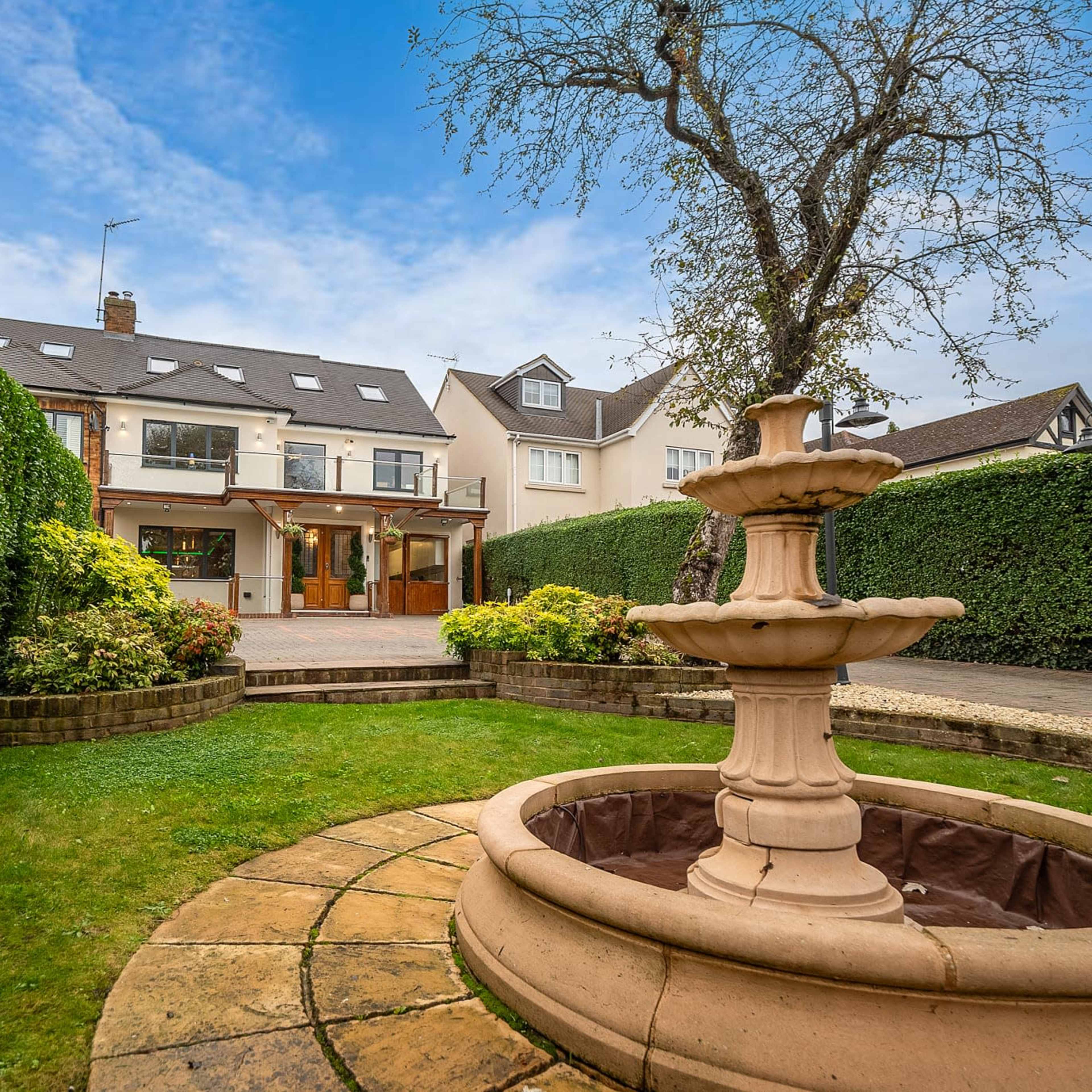 Modern, Unique Residence Image in Nazeing, Waltham Abbey, England