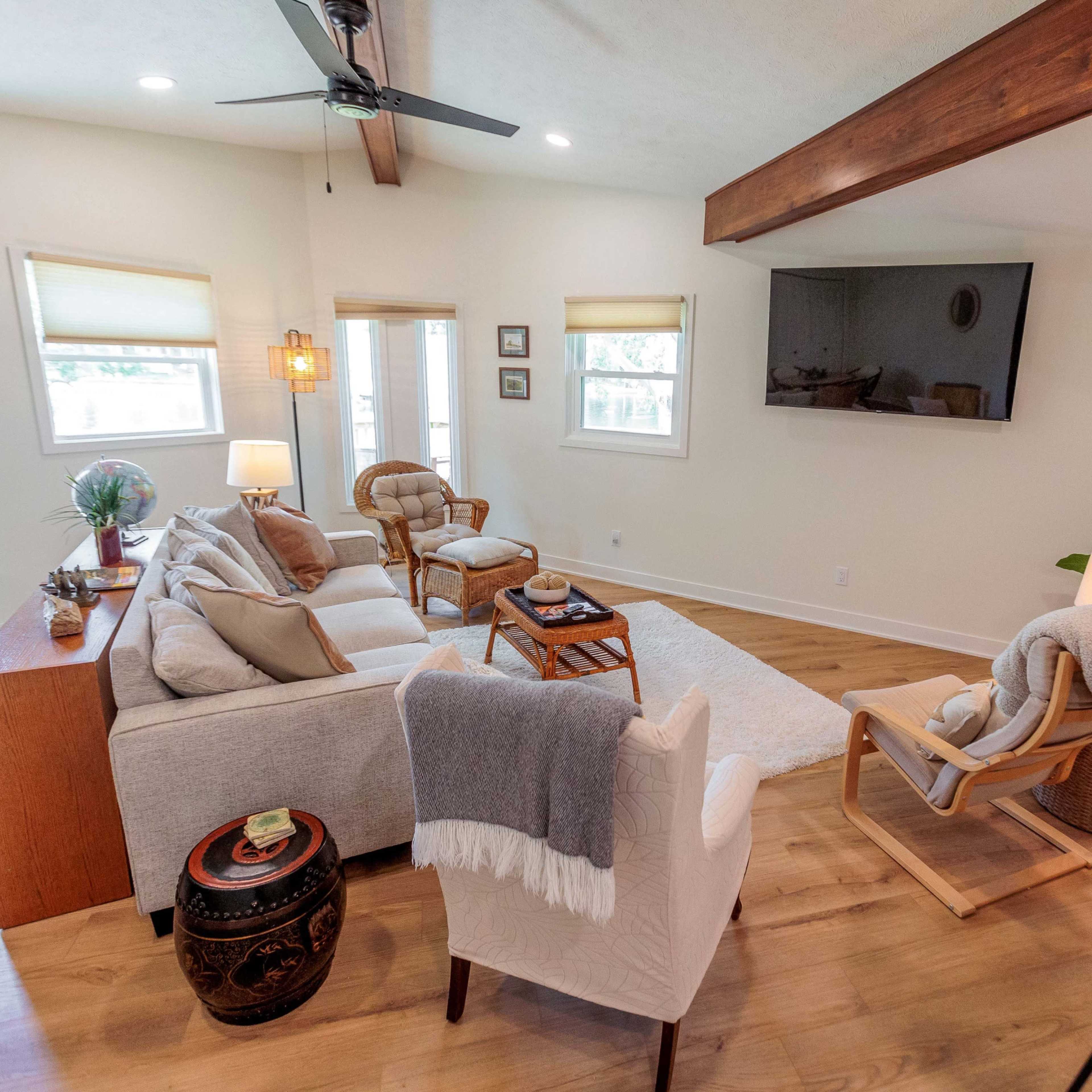 Peaceful Beaver Lodge Beachfront Cottage Image in Columbus, Columbus, NE
