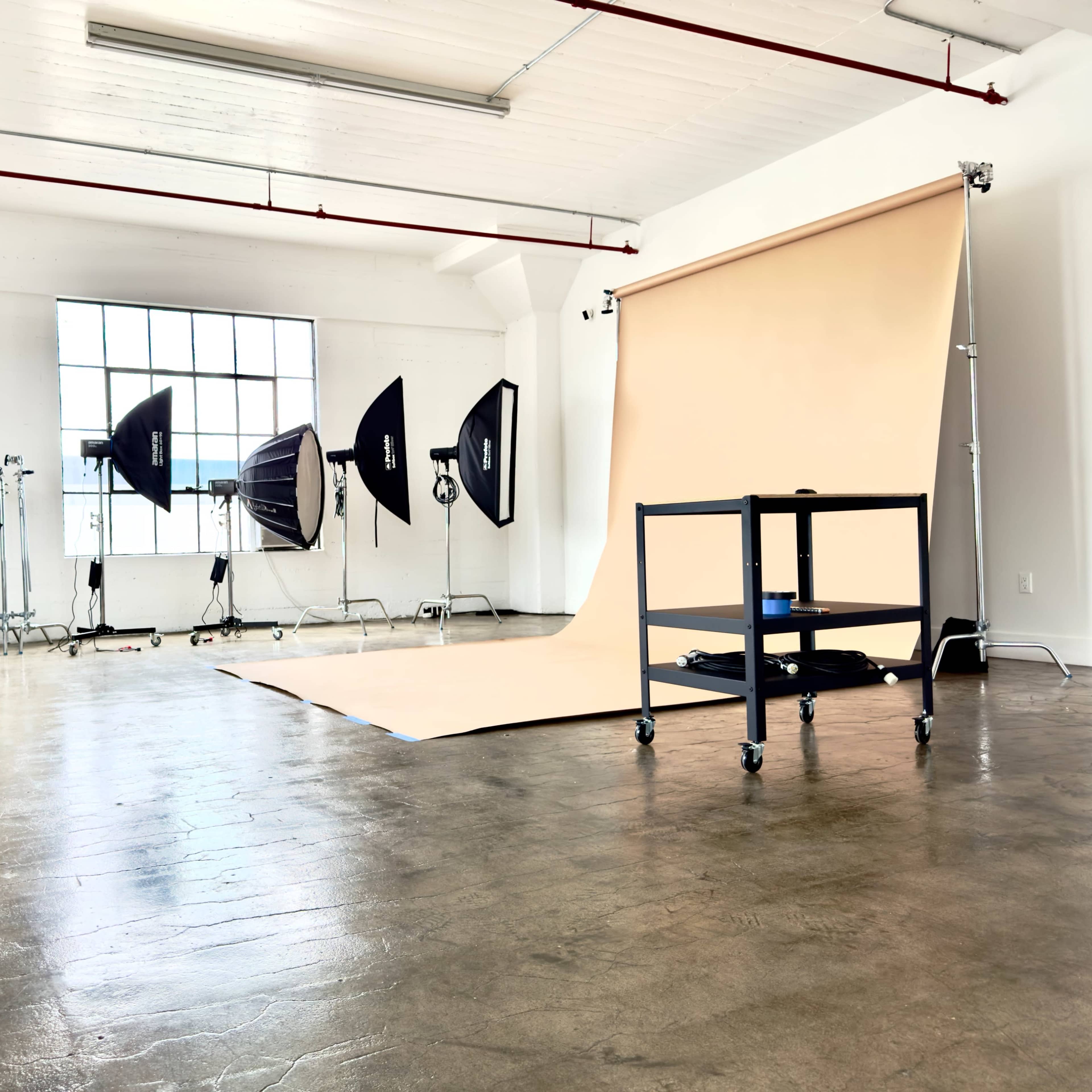 Spacious Natural Light Studio All Inclusive with Profoto and Amaran Lights Image in Central LA, Los Angeles, CA
