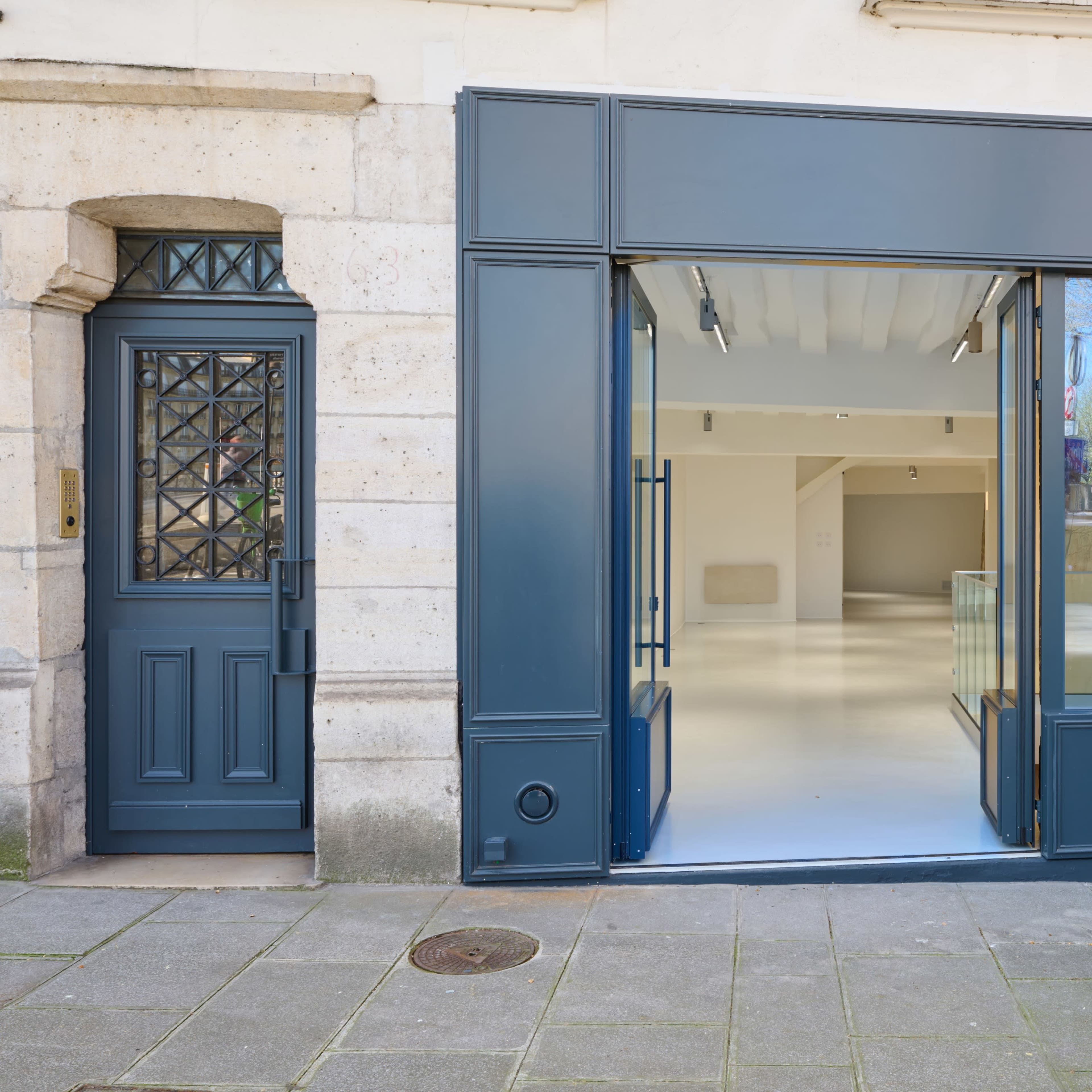 Modern Gallery close to Notre Dame Image dans Paris, Paris, Île-de-France