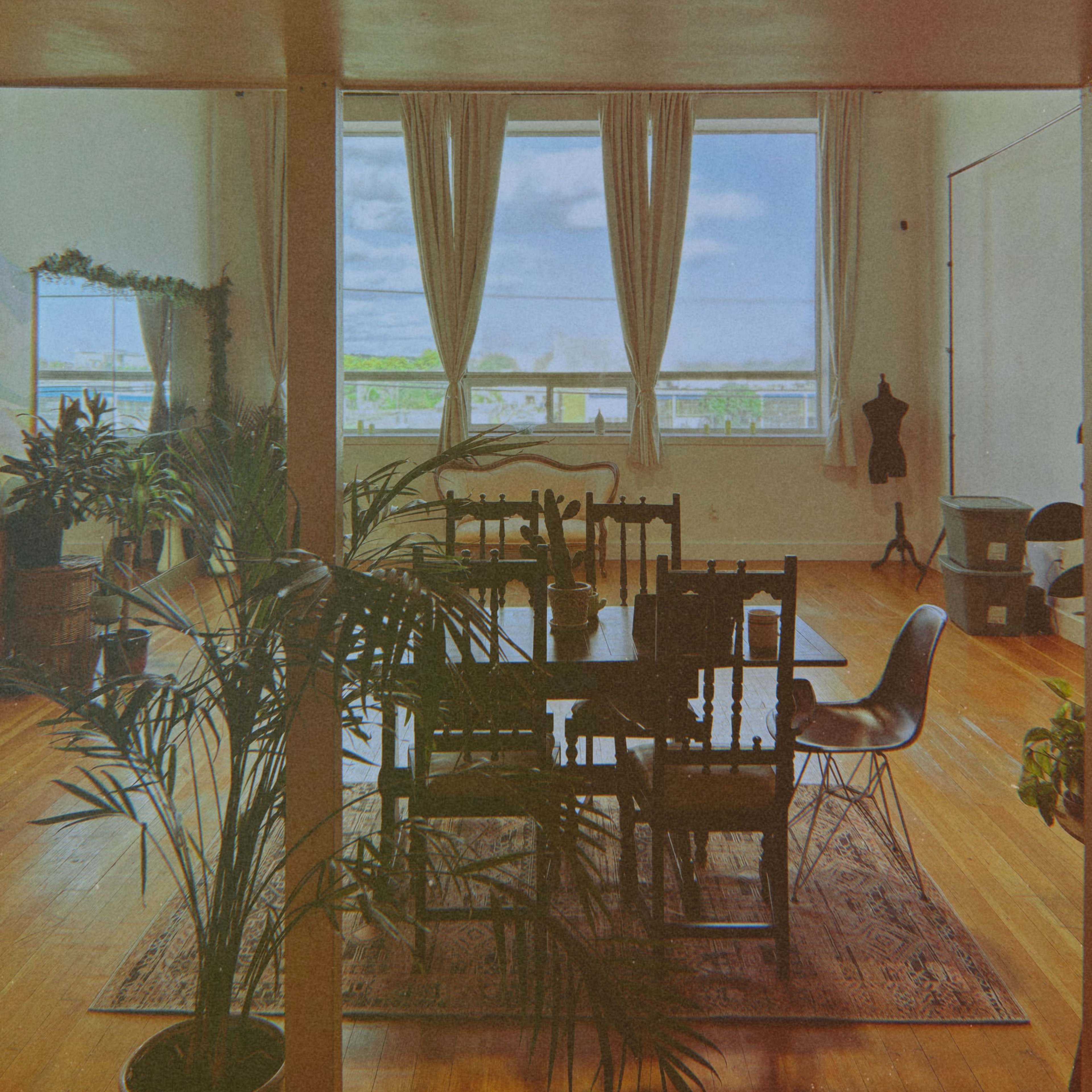 Boutique Daylight Studio with Cozy Atmosphere Image in South Riverdale, Toronto, ON
