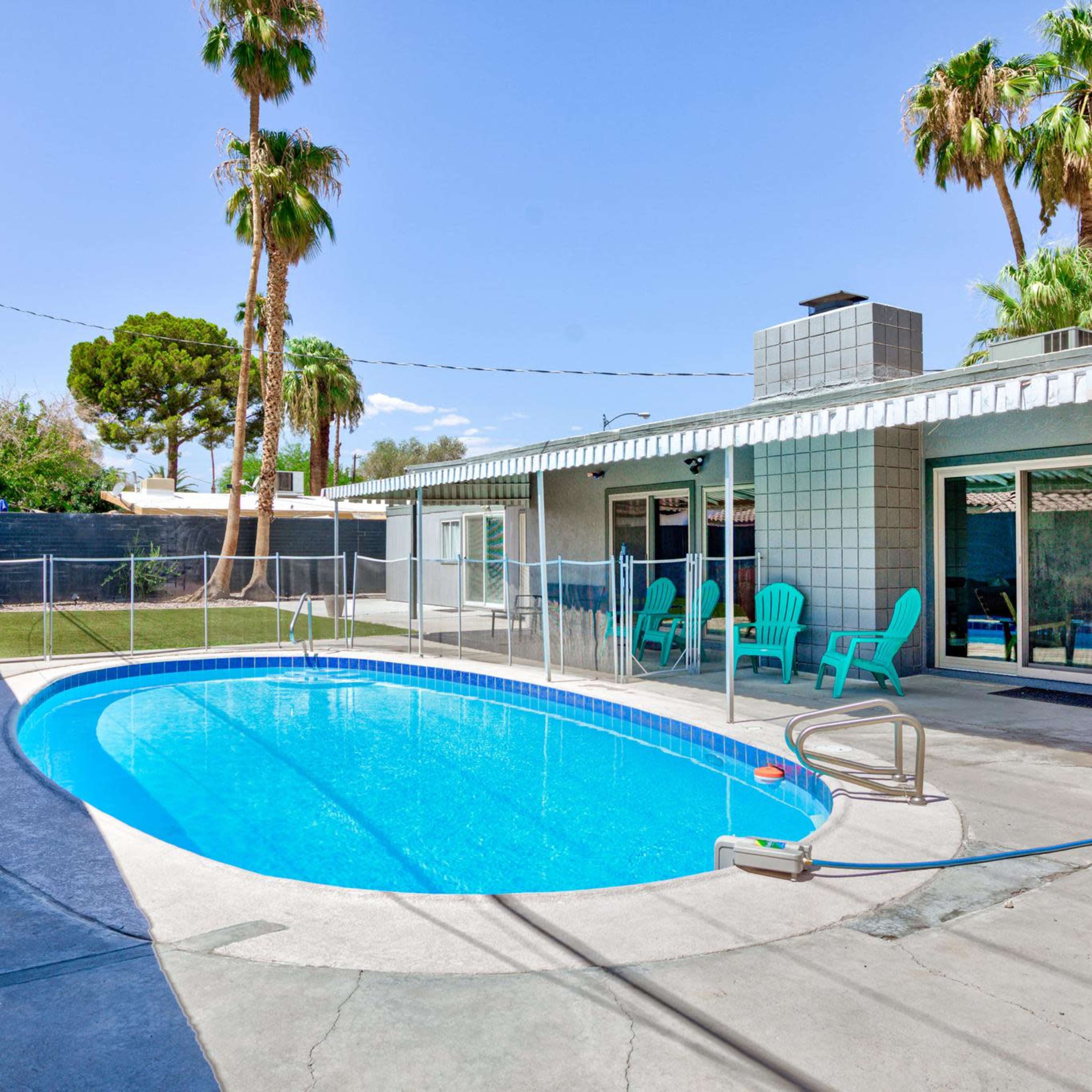 Mid Century Pool House Centrally Located Image in Paradise, Las Vegas, NV