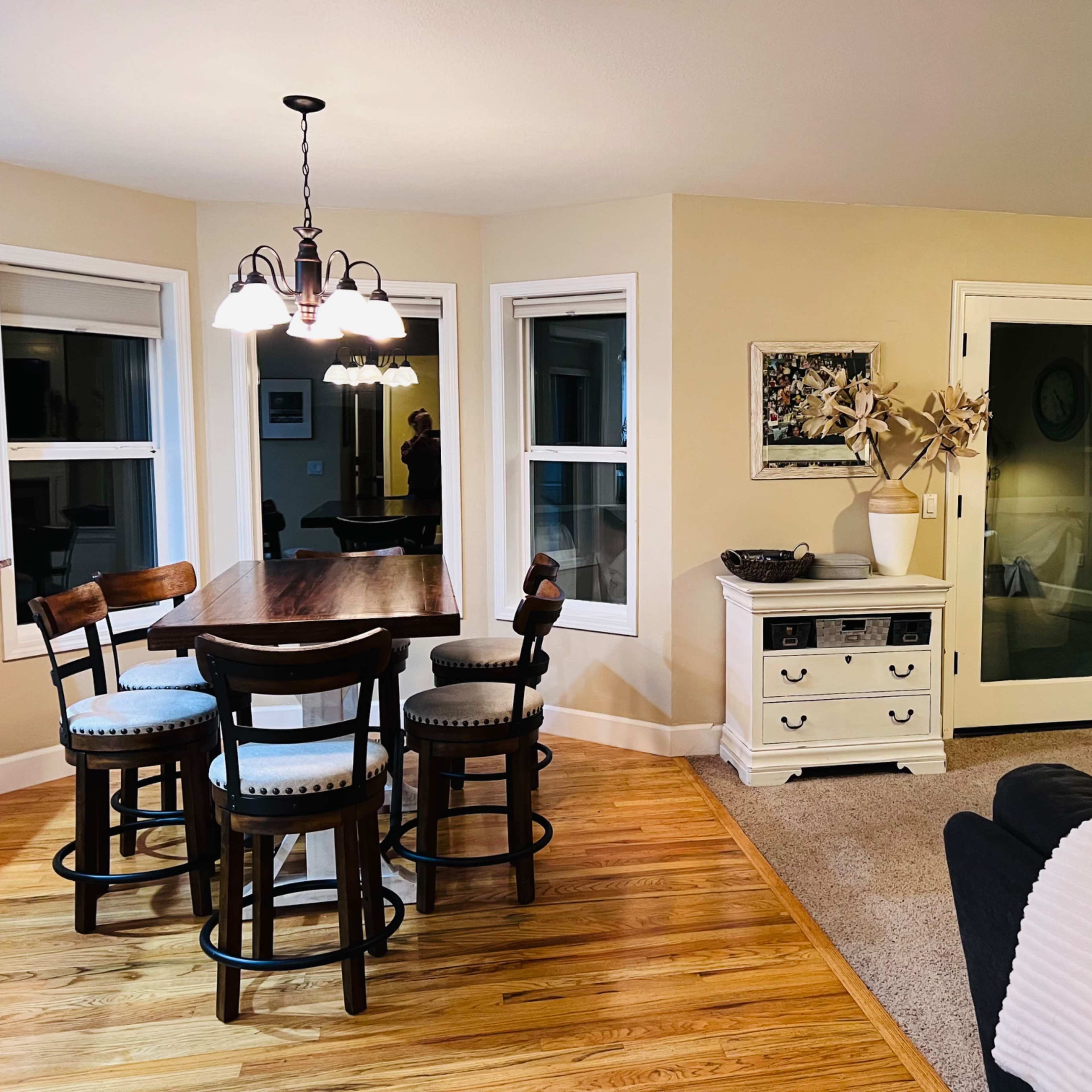 Bella- a large stylish home Image in Corvallis, Corvallis, OR