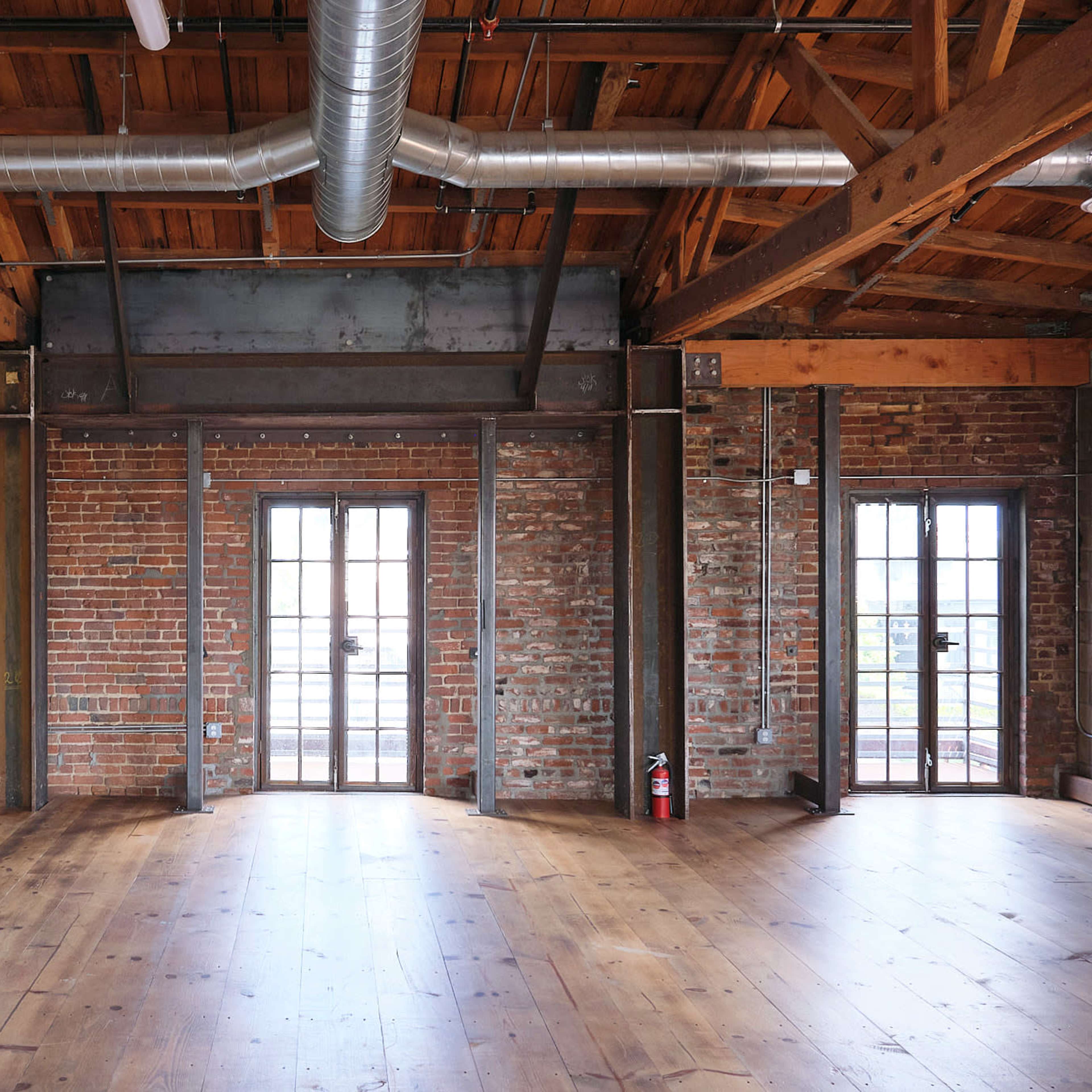 "Charming Open-Concept Loft with Warm Light and Endless Character". Perfect for Creative Days and Special Moments" Image in South Los Angeles, Los Angeles, CA