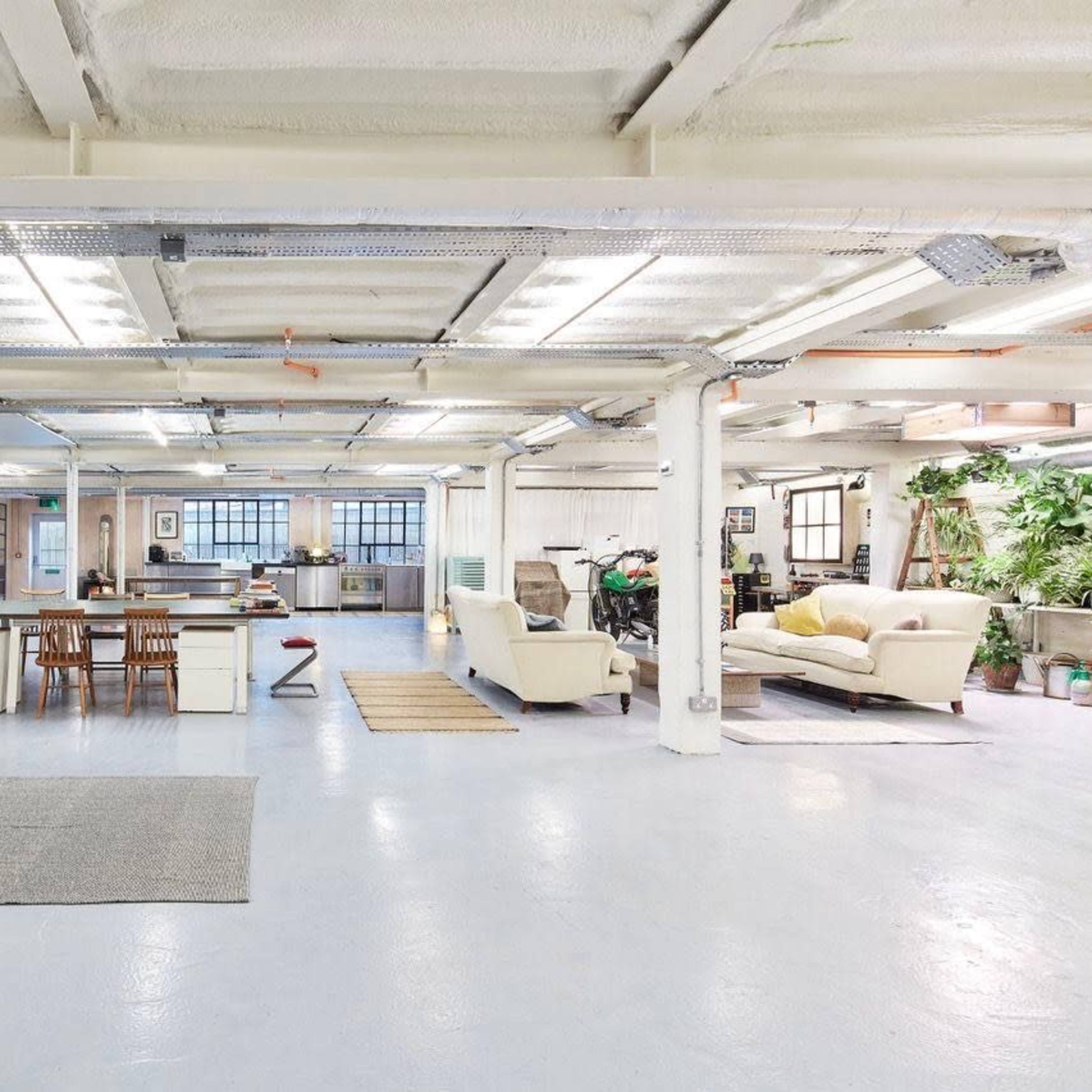Spacious NW London Sanctuary Image in Cricklewood, London, England