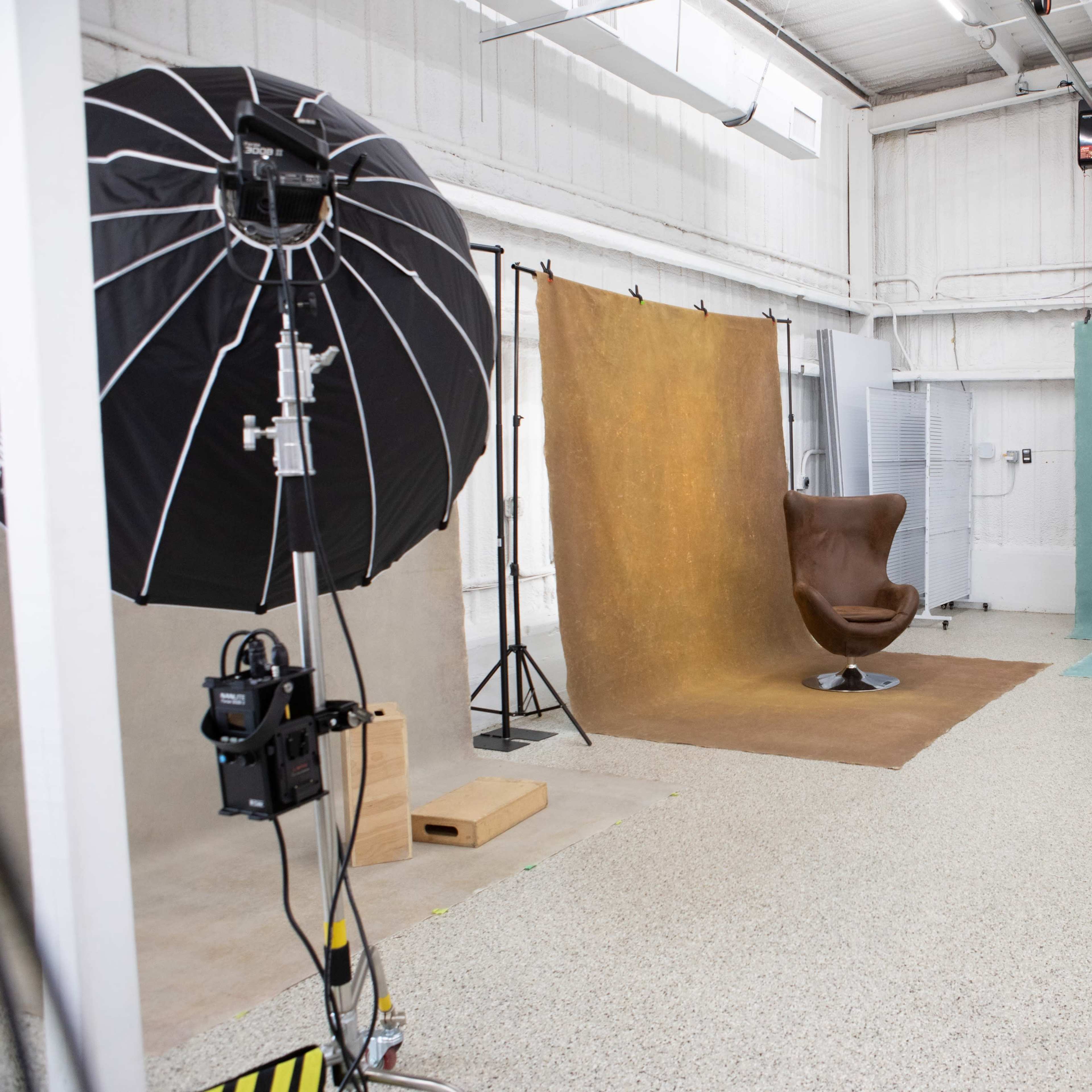 Stand alone warehouse studio with open floor plan for multiple shooting spaces Image in San Marcos, San Marcos, TX
