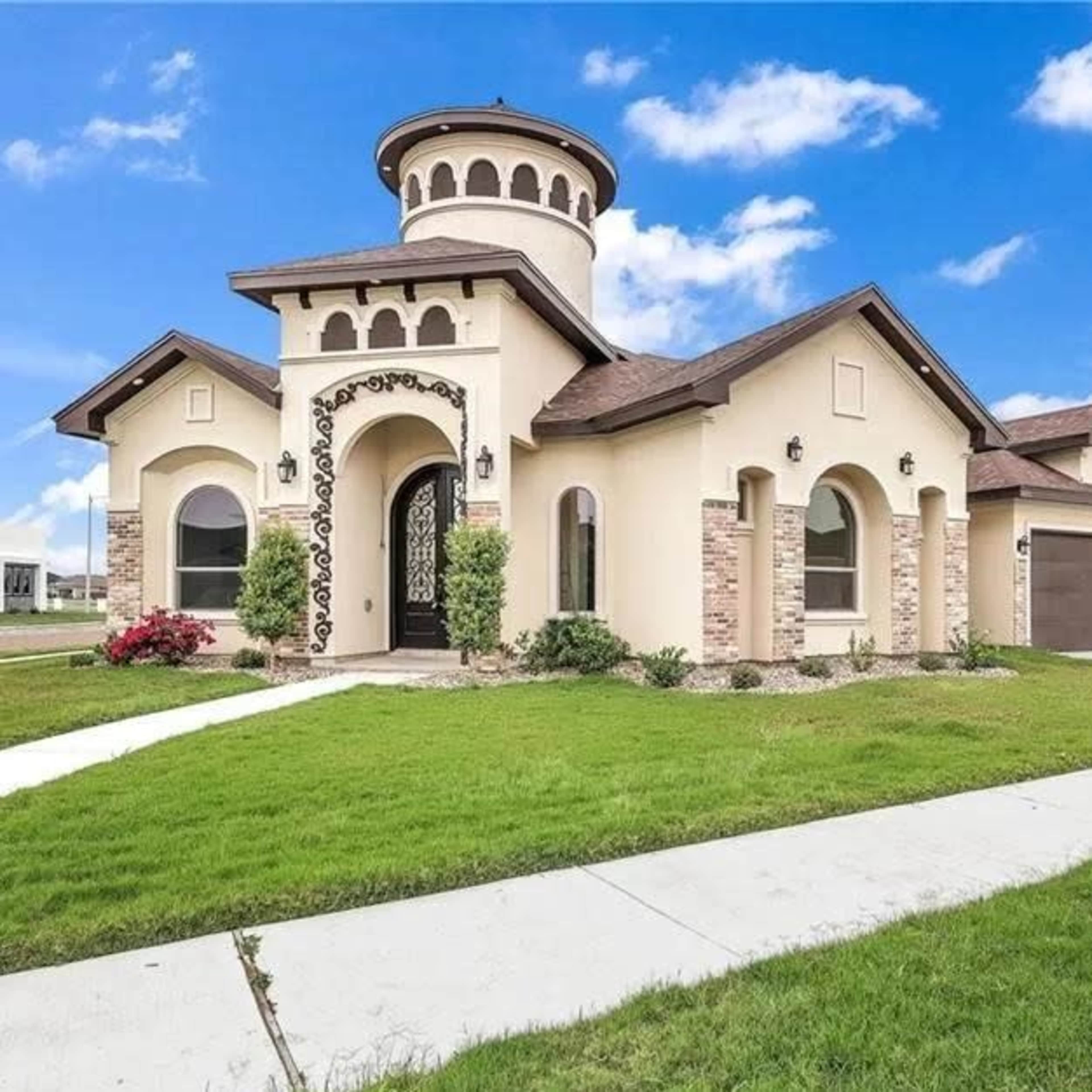 Luxurious Home near GolfCourse Image in Edinburg, Edinburg, TX