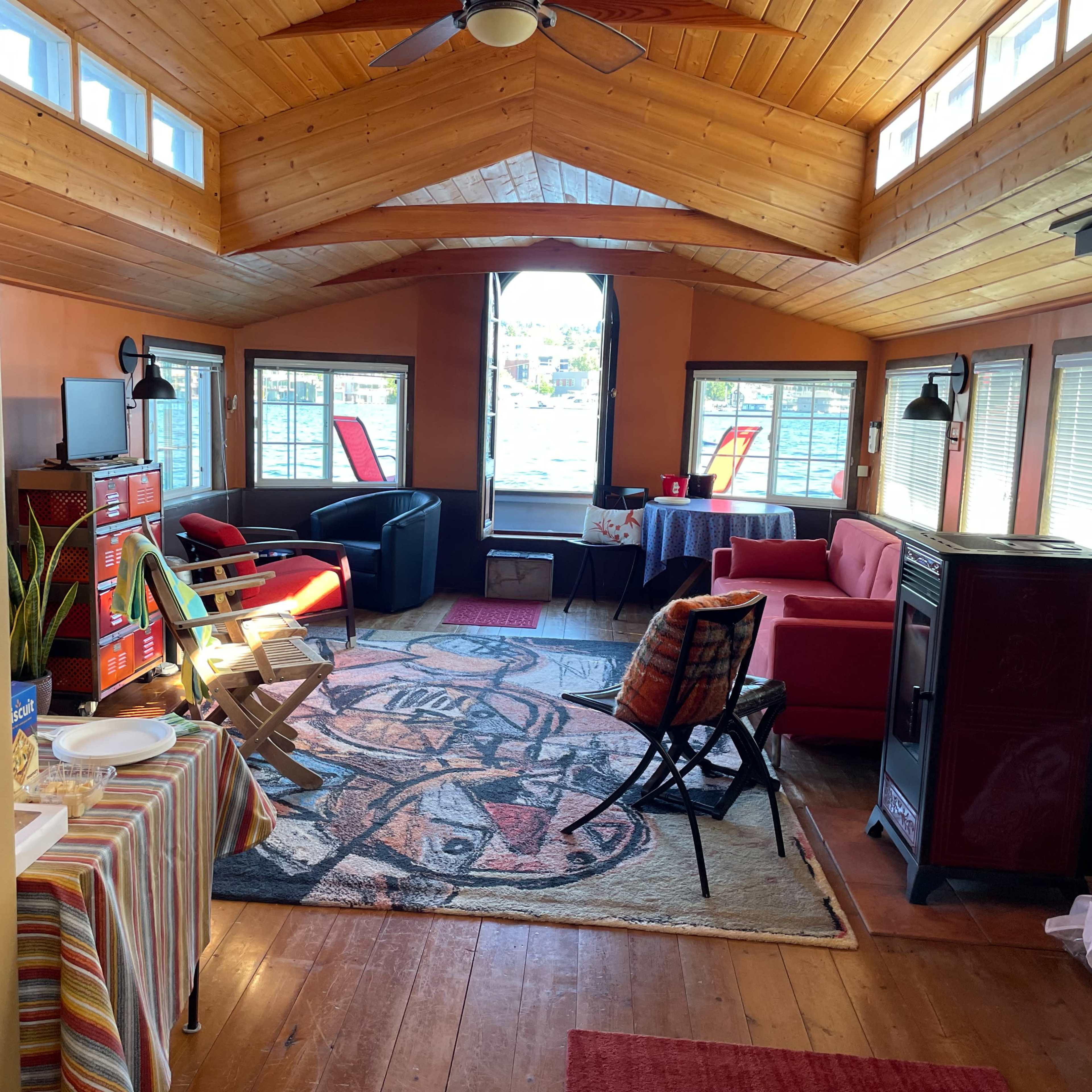 Rustic Cozy Retreat on Seattle's North Lake Union Image in Northlake, Seattle, WA