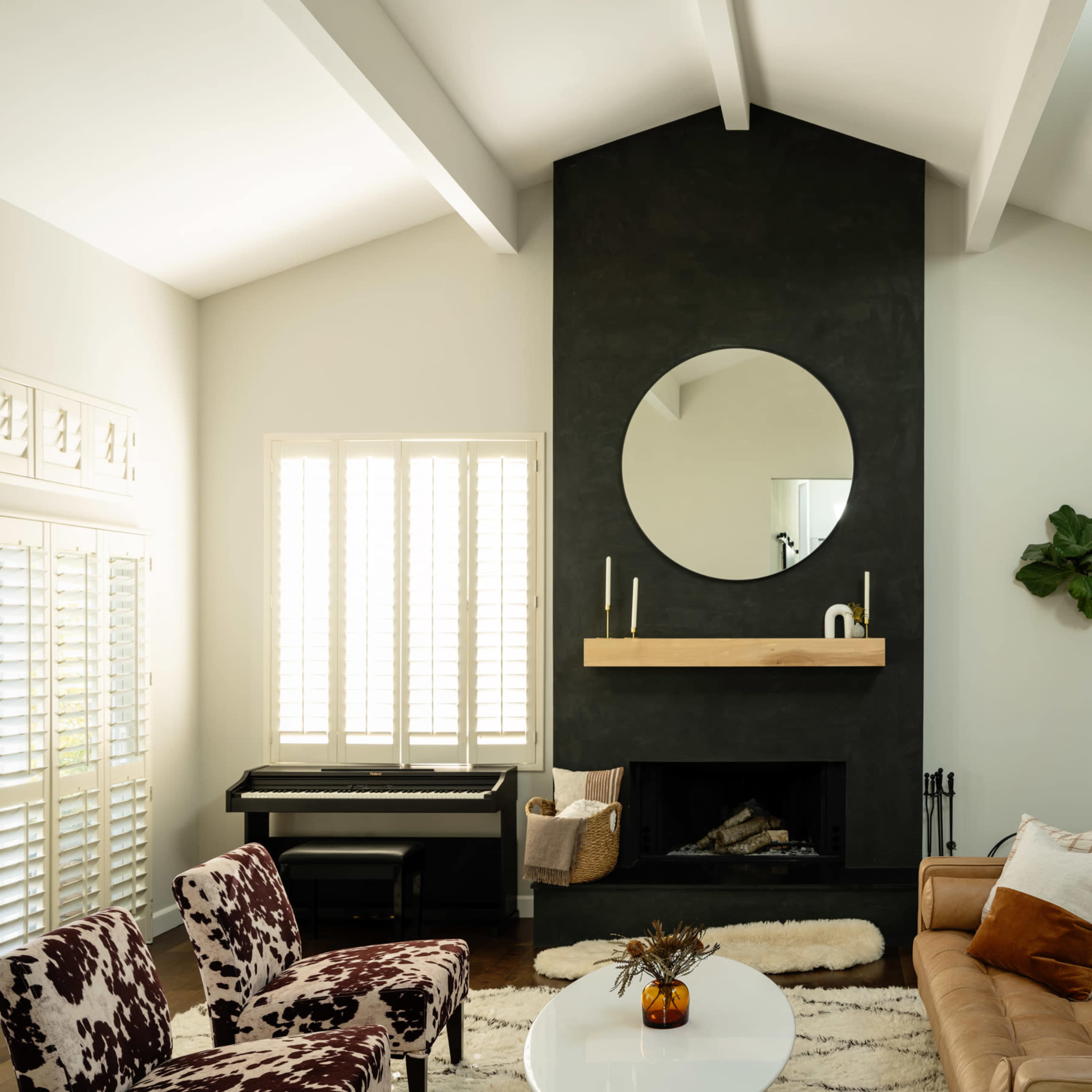 Spacious Open Floor Plan Suburban Home with Hillside View Image in San Anselmo, San Anselmo, CA