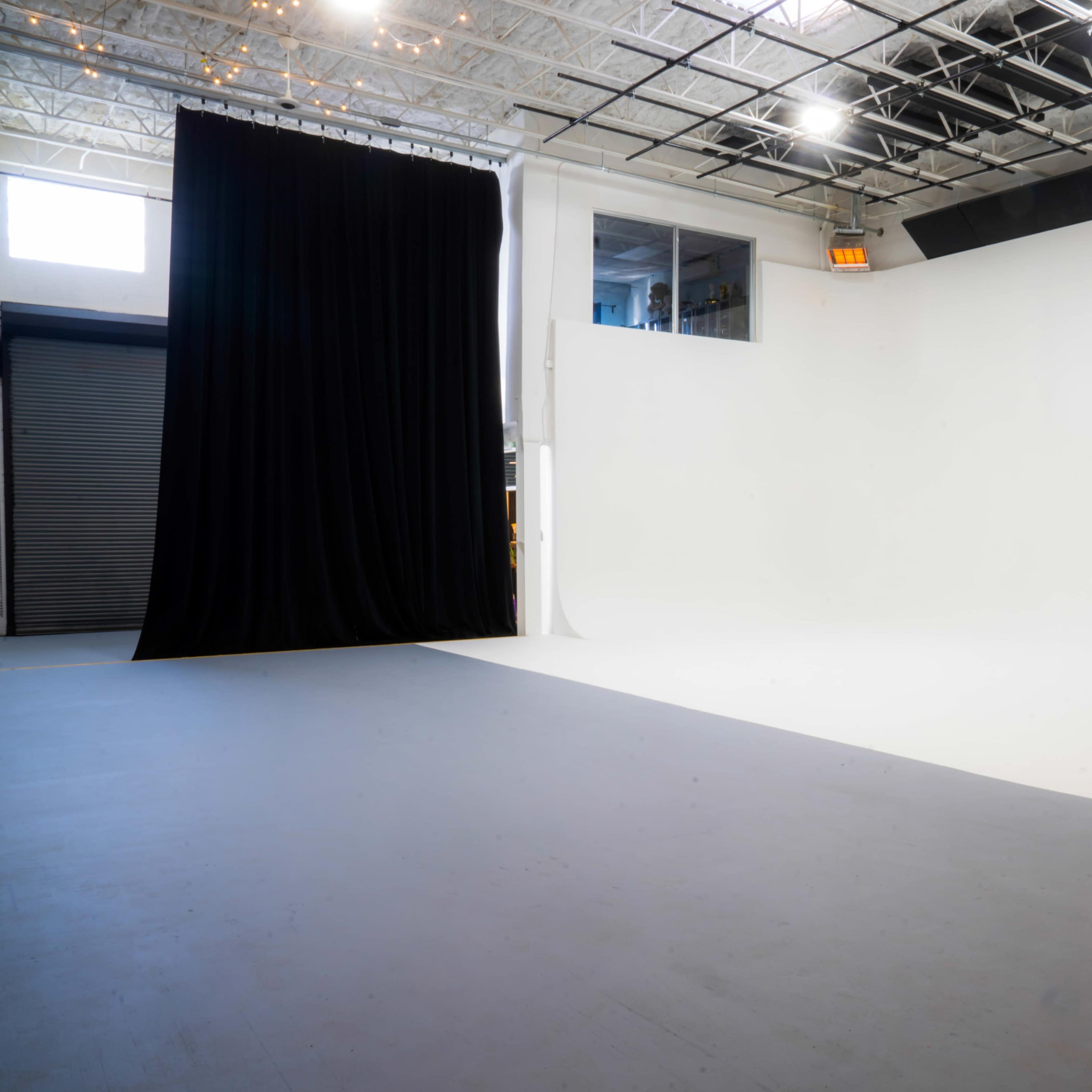 SPACIOUS PRODUCTION STUDIO WITH LARGE CYCLORAMA IN GOWANUS, BROOKLYN Image in Gowanus, Brooklyn, NY
