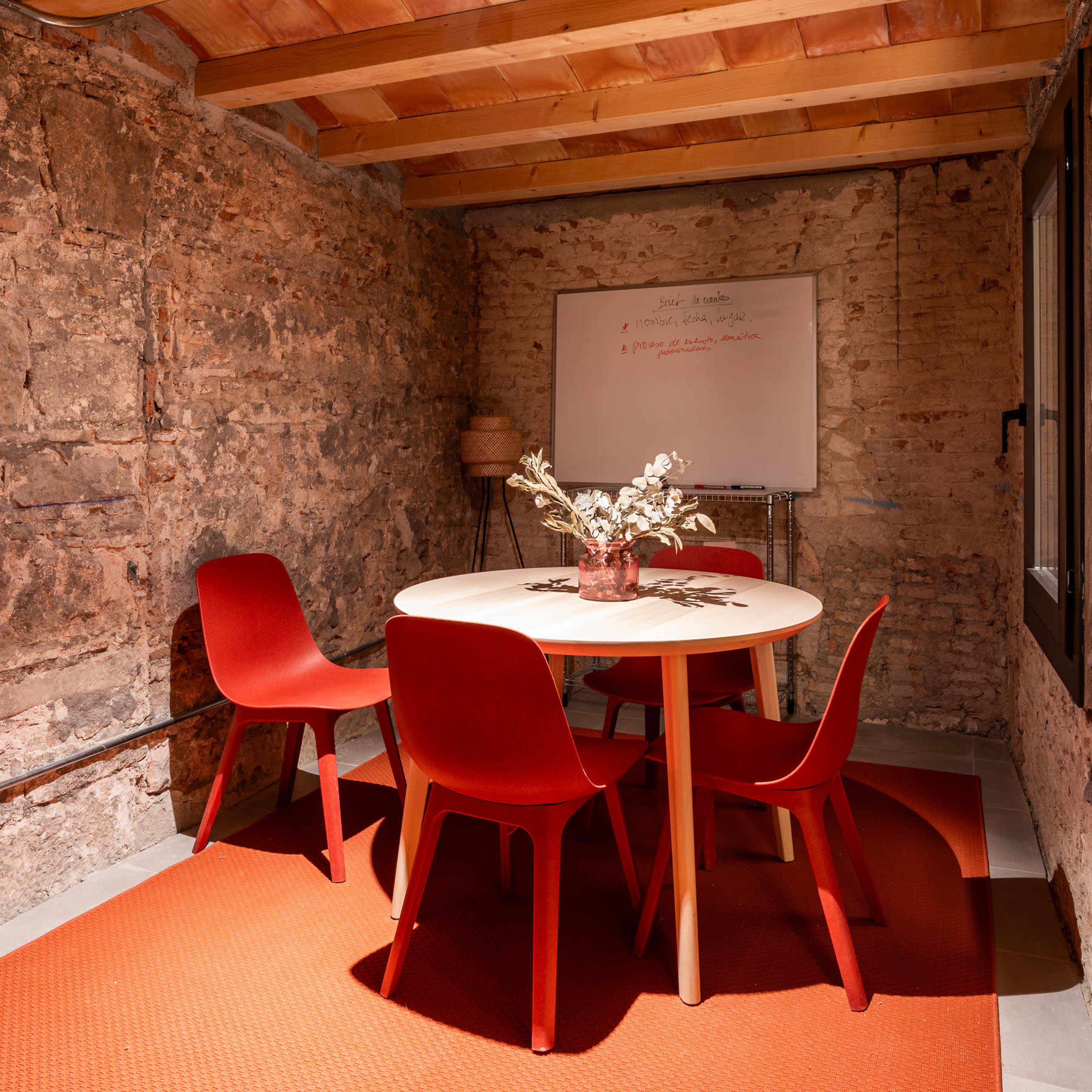 Cozy Meeting Room in El Born Imagen en Barcelona, Barcelona, CT
