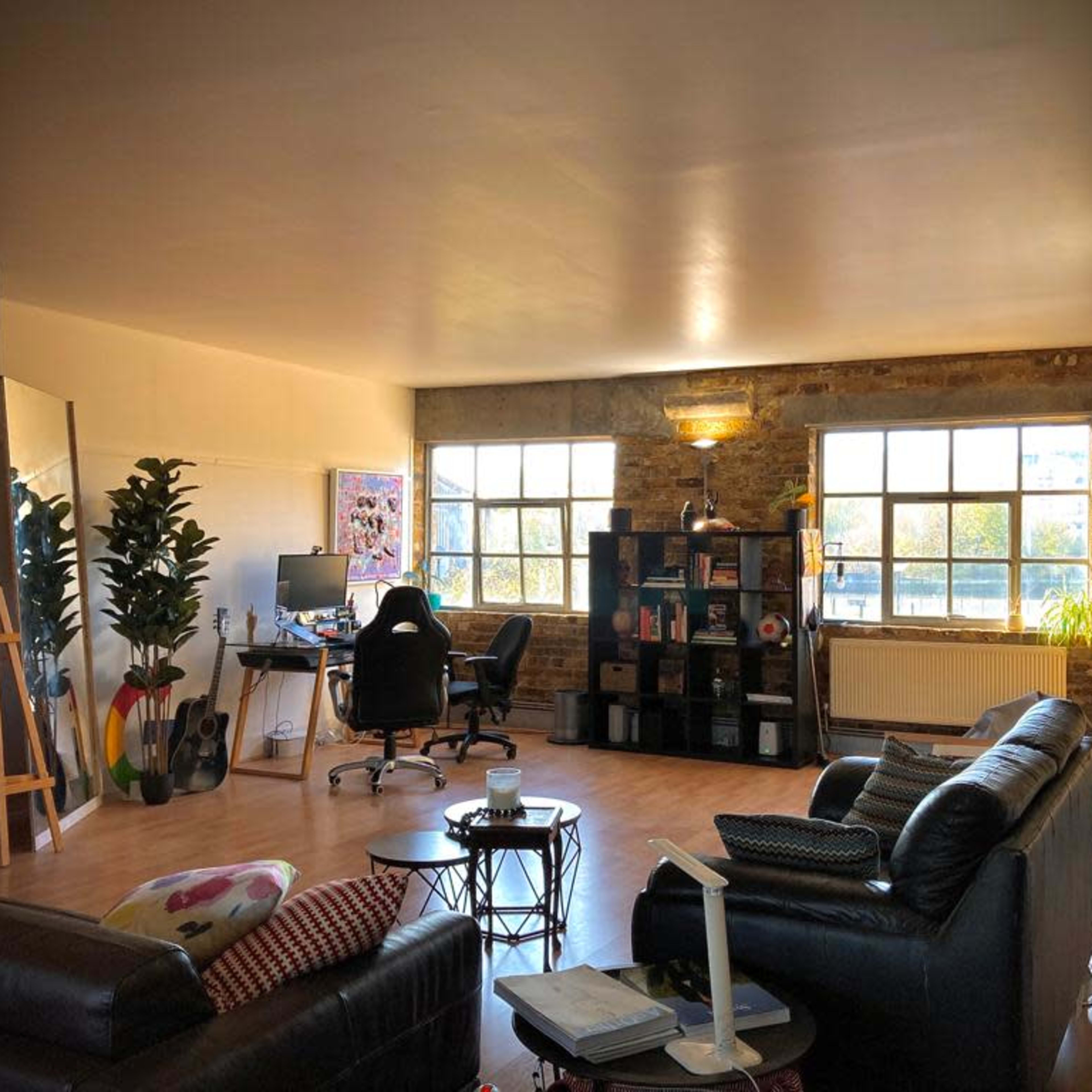 Beautiful East London Exposed Brick NY Loft Style Apartment, with views of the cit Image in Poplar, London, England