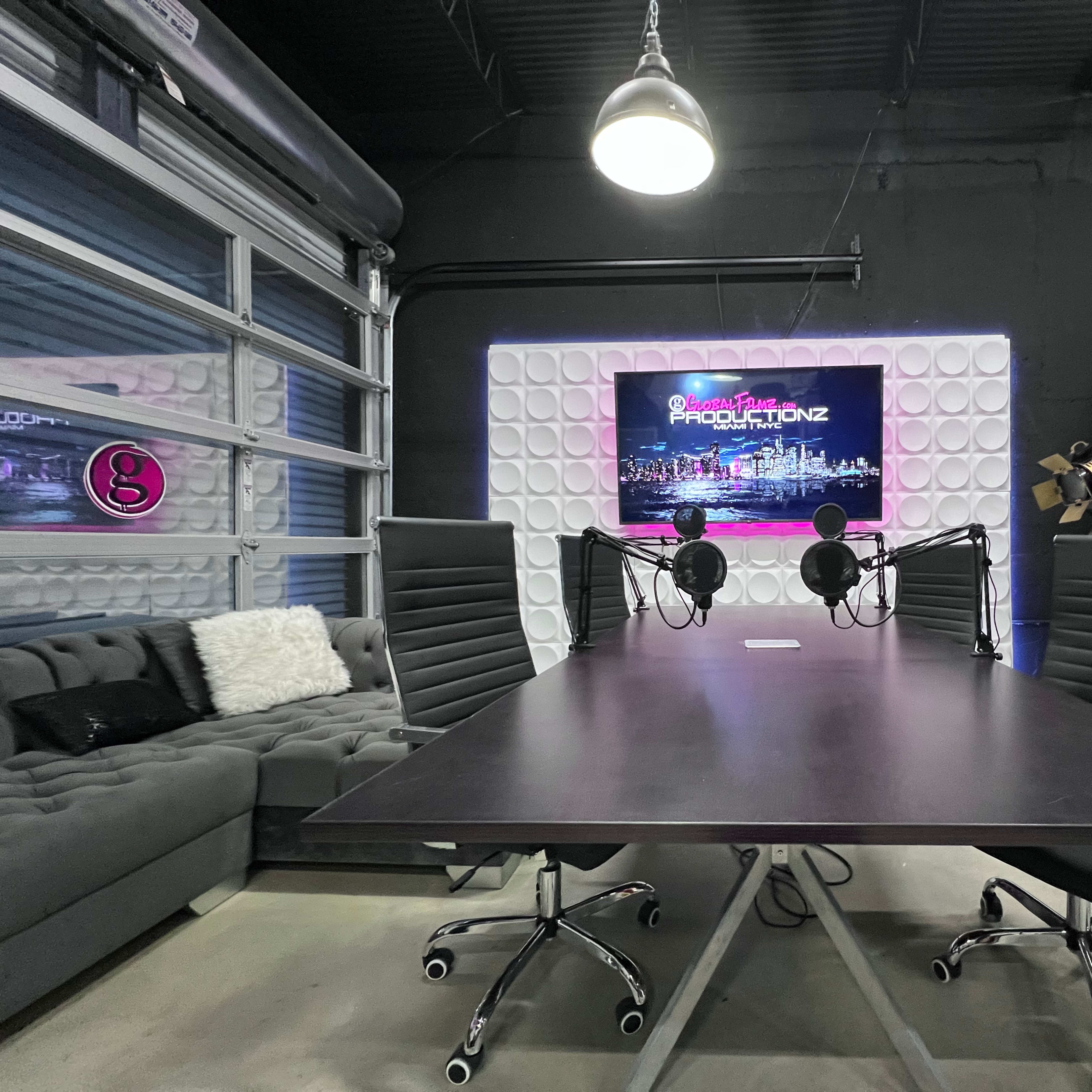 Castings & Audition Space | Rehearsal Space | Meetings | Script Table Reads | Production Base Image in Dorsey Riverbend, Fort Lauderdale, FL