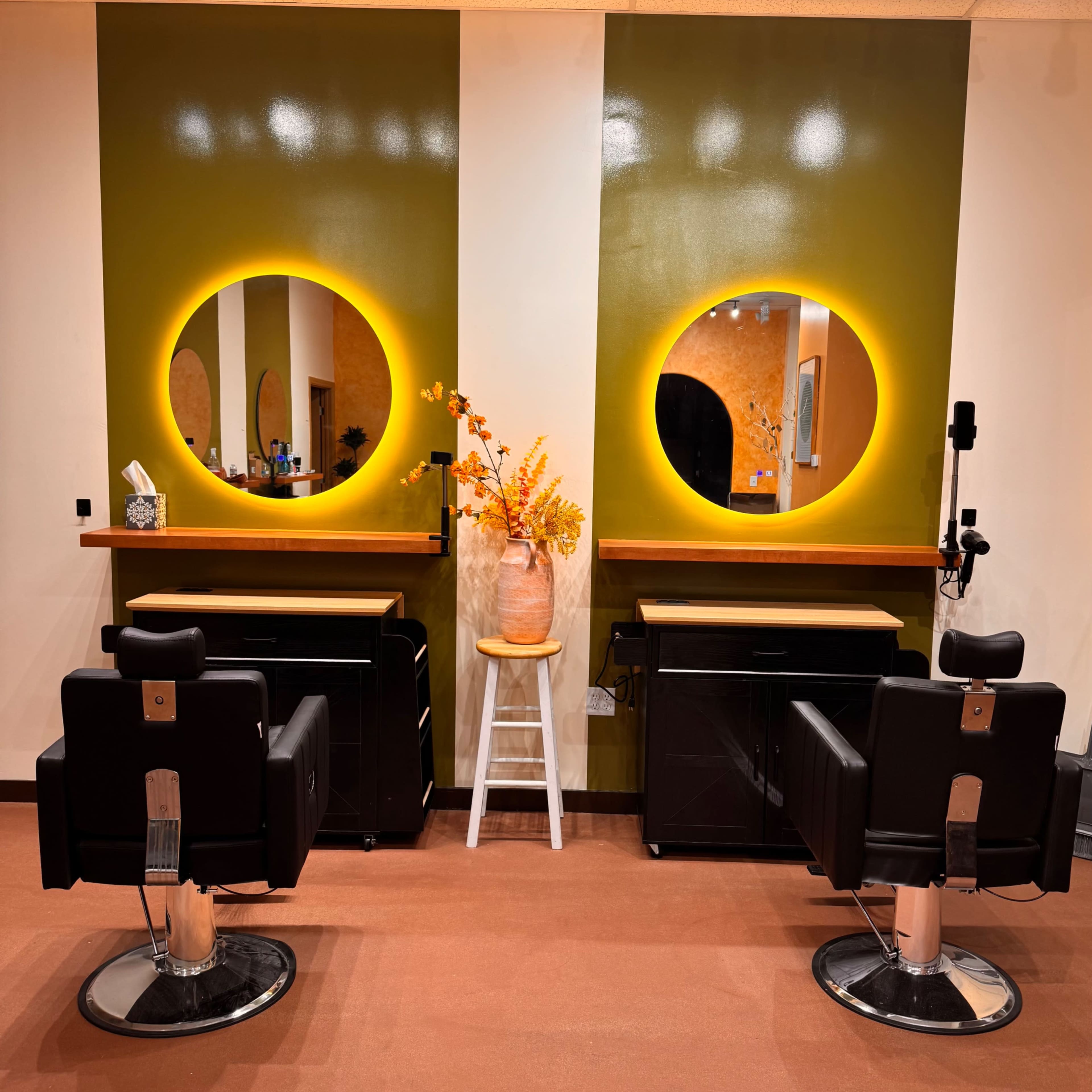 Inglewood modern luxe salon Image in Inglewood, Inglewood, CA