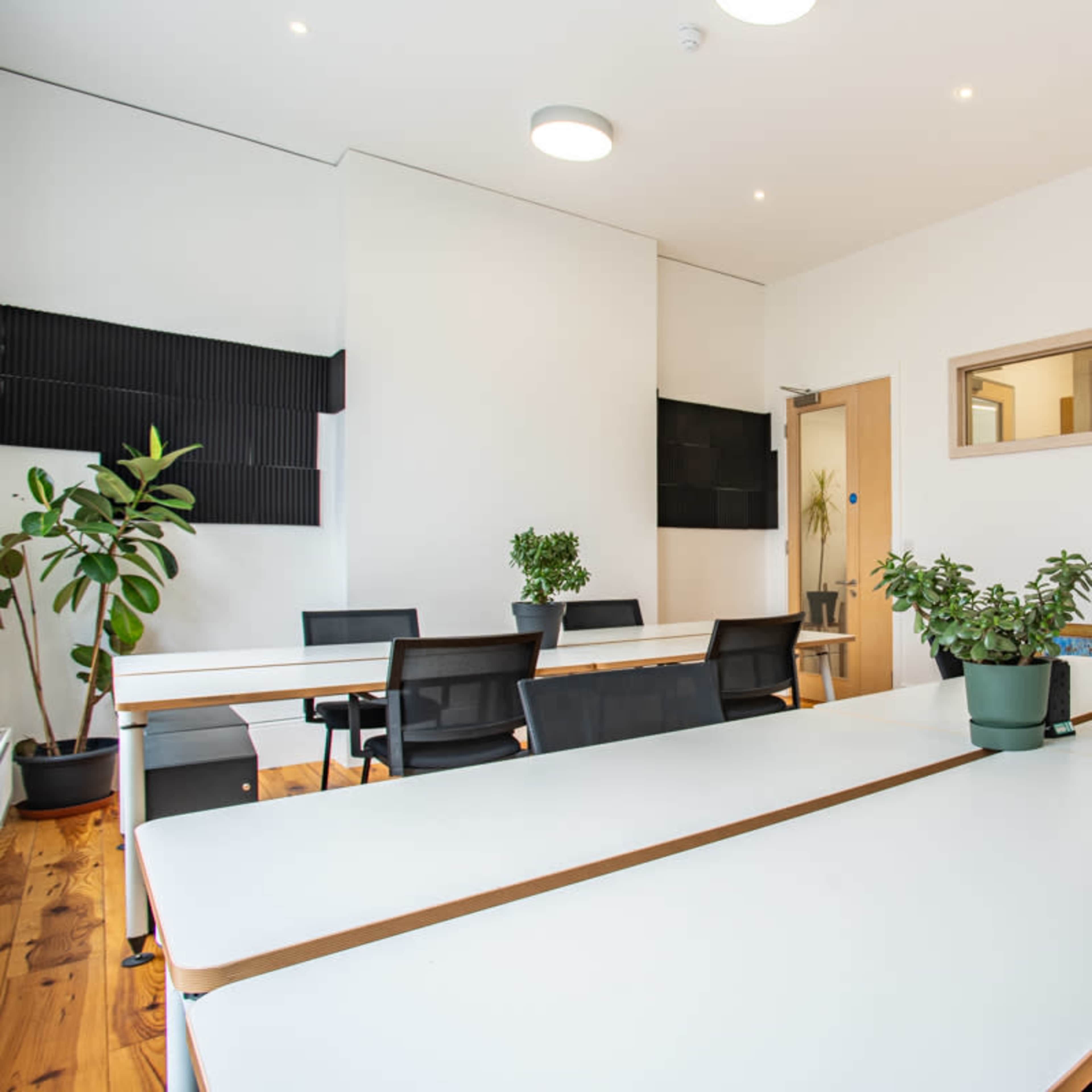 Sun Room: The Perfect Collaborative Meeting Space Image in Maida Hill, London, England